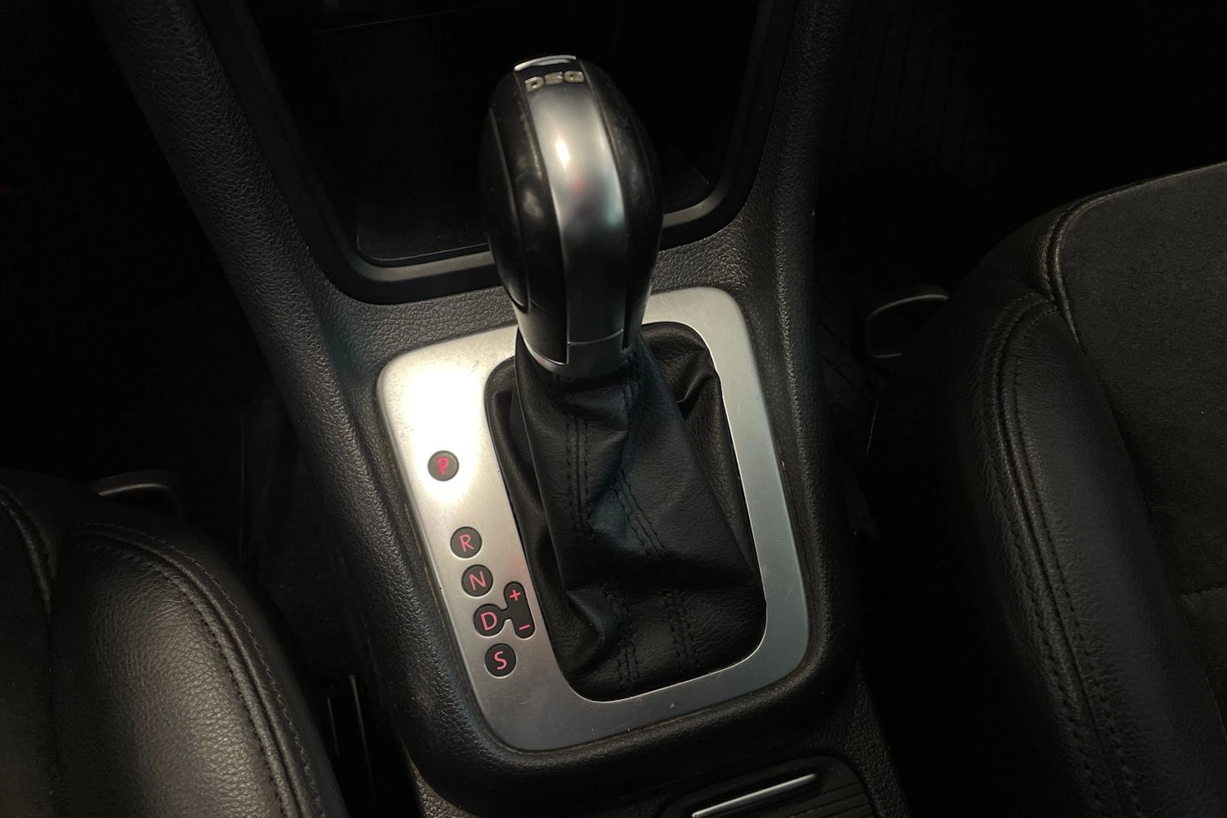 valkoinen Volkswagen Sharan 2015 kuva 25.