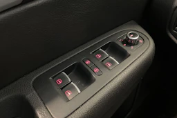 valkoinen Volkswagen Sharan 2015 kuva 26.