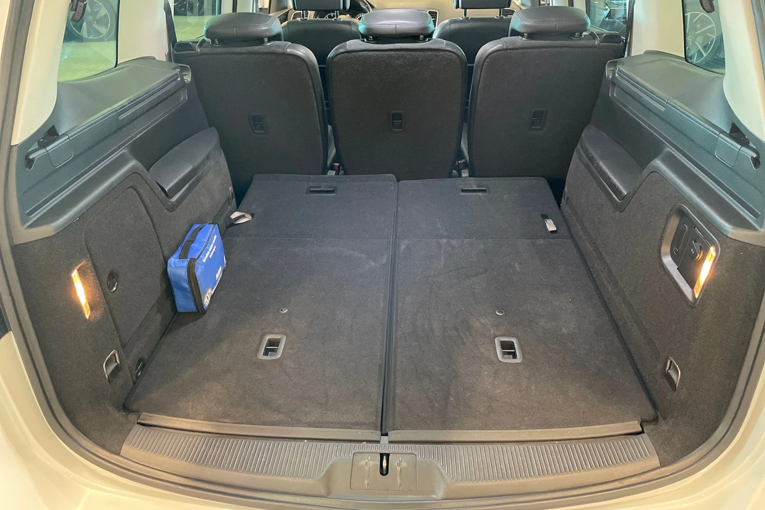 valkoinen Volkswagen Sharan 2015 kuva 27.