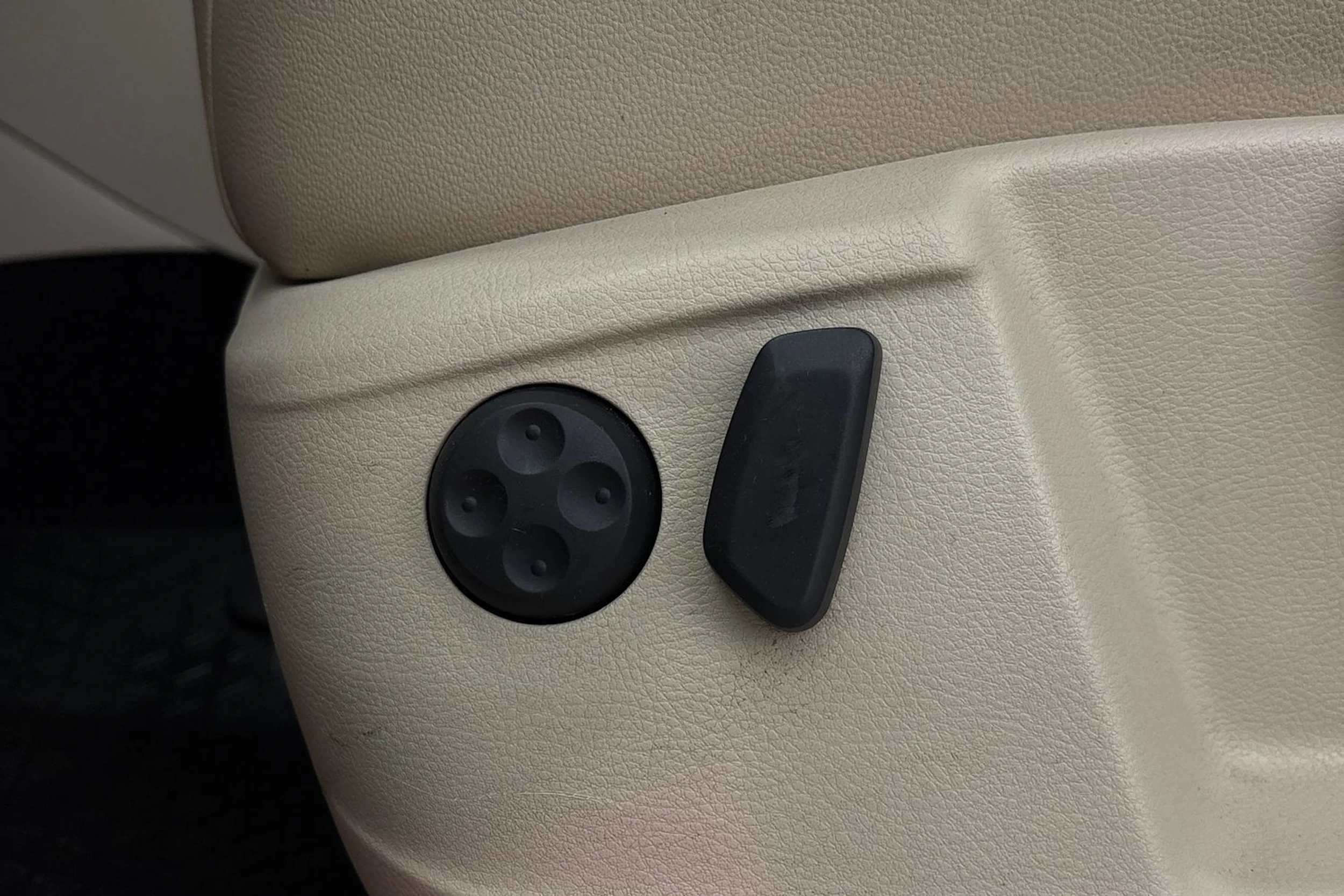 ruskea (beige) Volkswagen Sharan 2016 kuva 13.