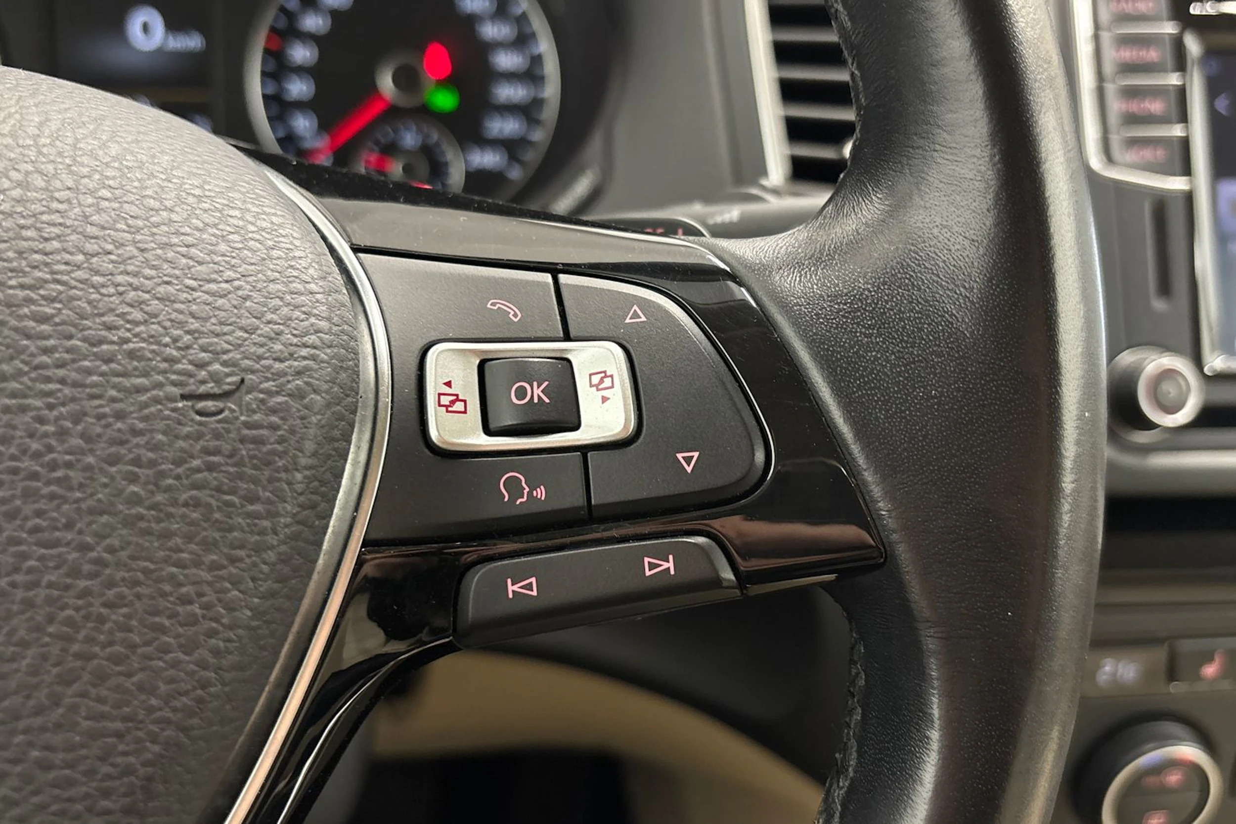 ruskea (beige) Volkswagen Sharan 2016 kuva 16.