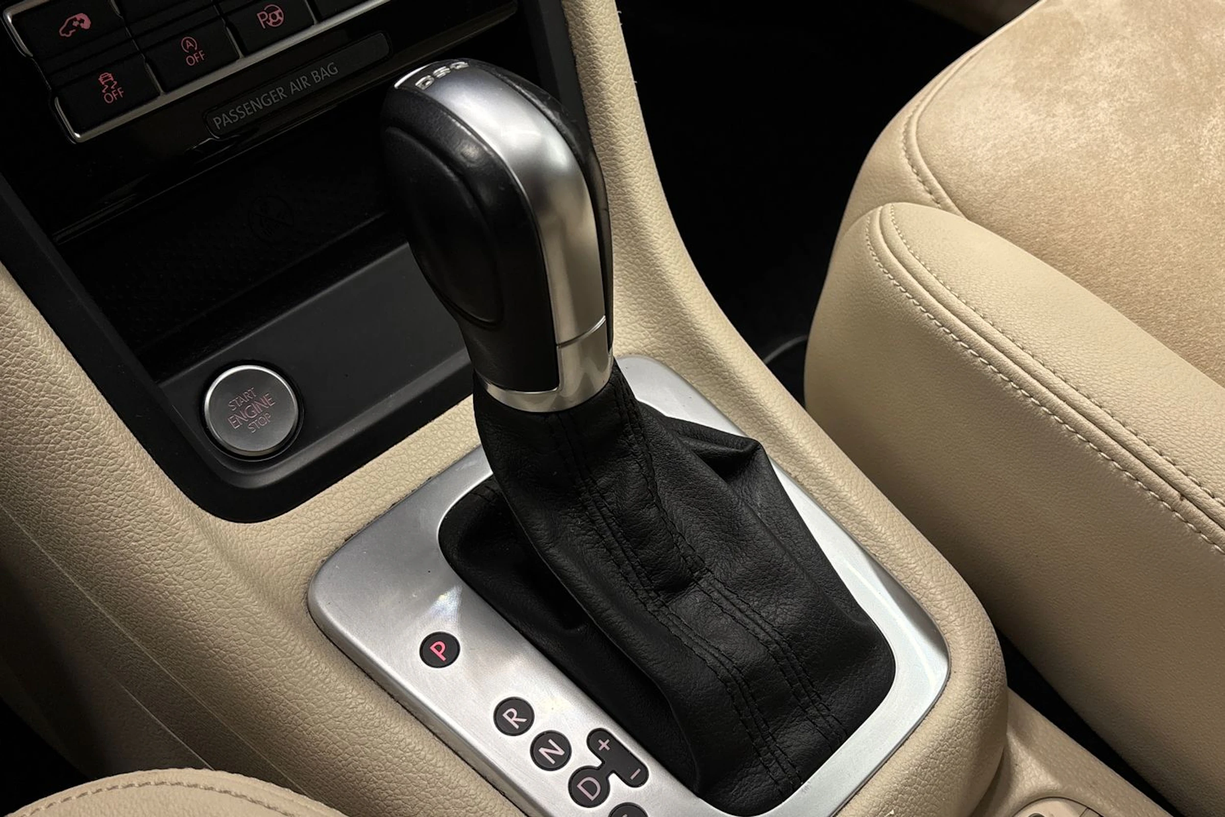 ruskea (beige) Volkswagen Sharan 2016 kuva 21.