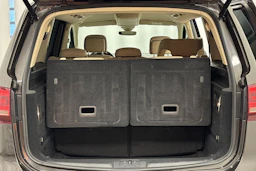 ruskea (beige) Volkswagen Sharan 2016 kuva 22.