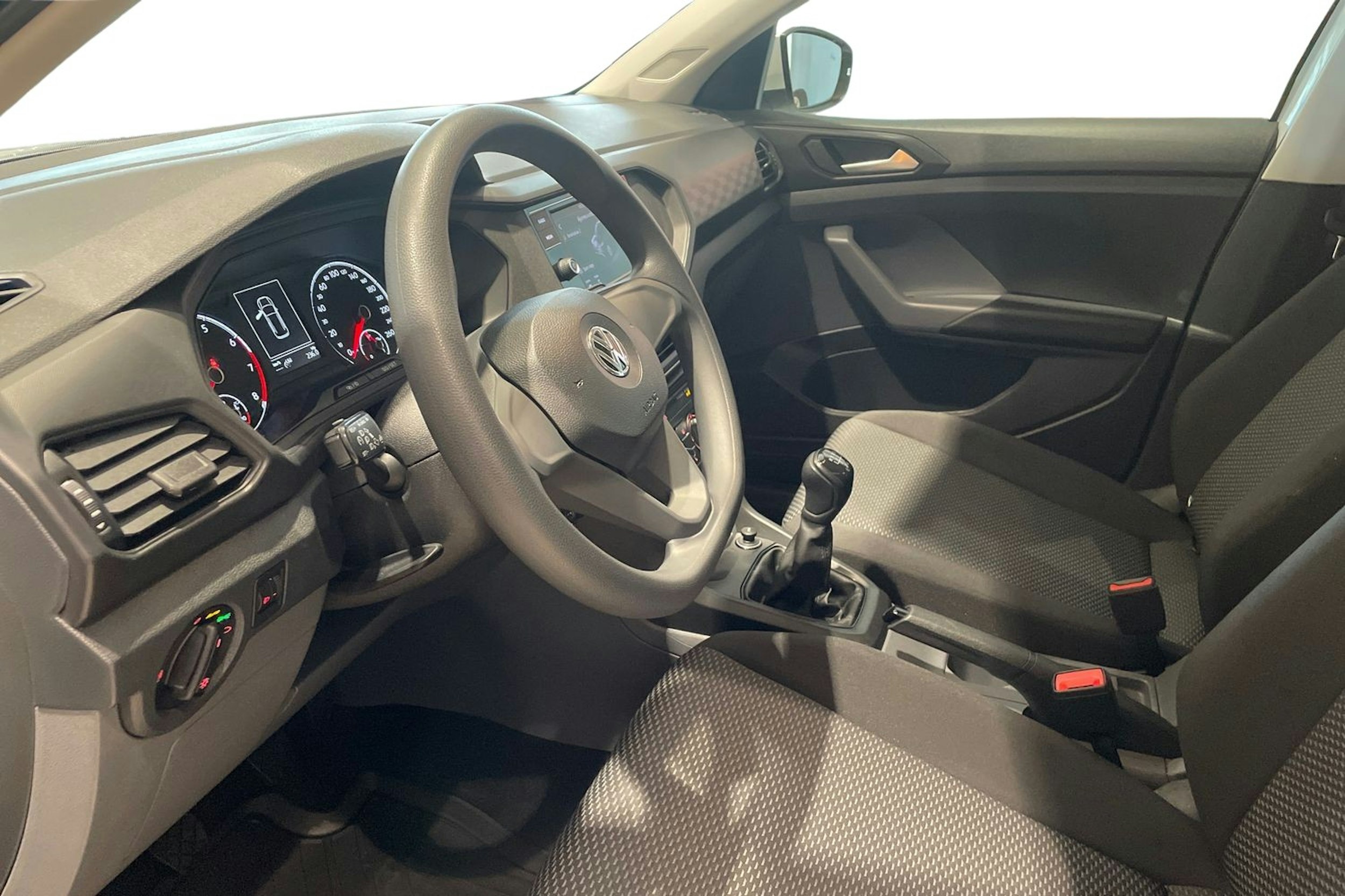 Valkoinen Volkswagen T-Cross 2019 kuva 7.