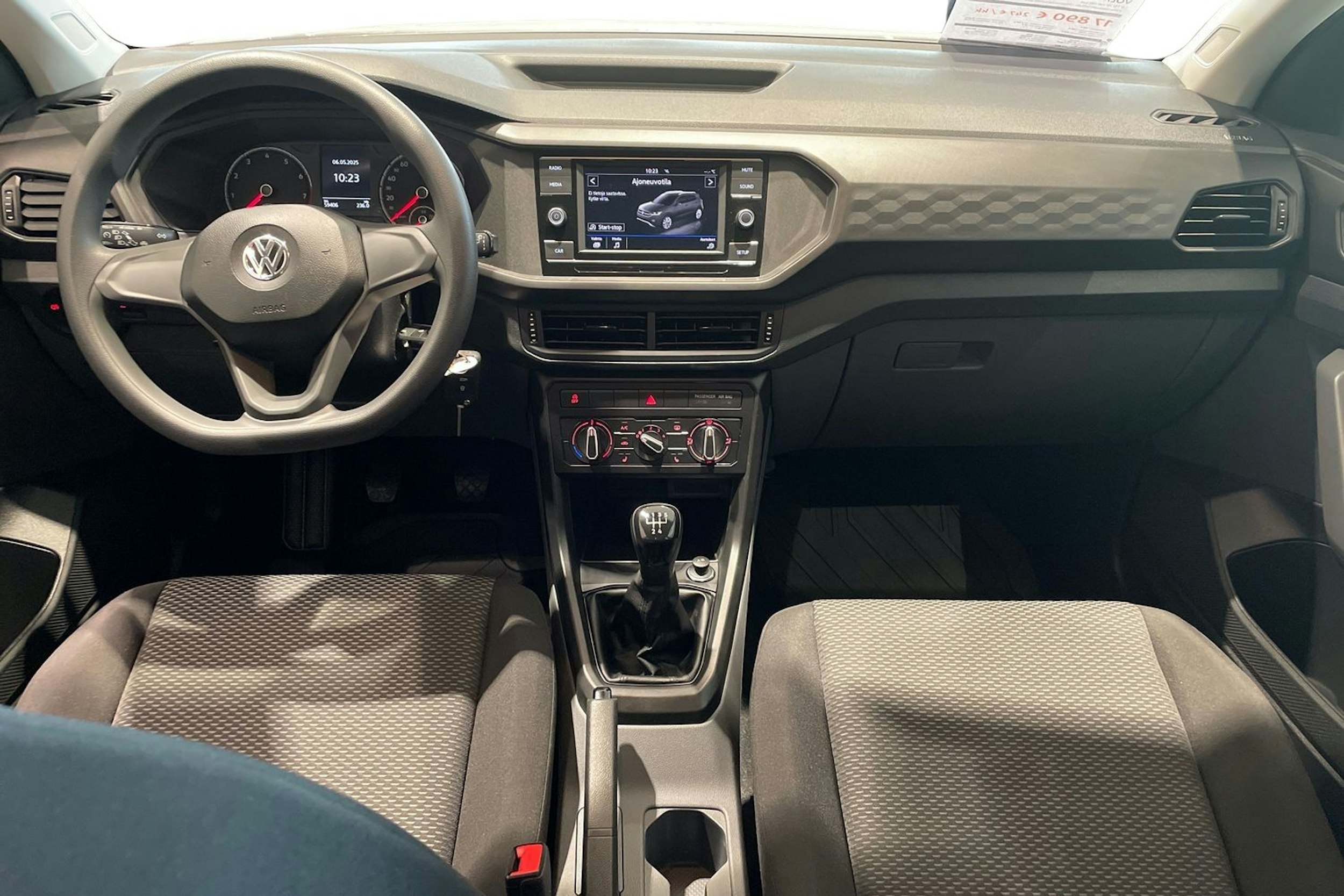 Valkoinen Volkswagen T-Cross 2019 kuva 9.