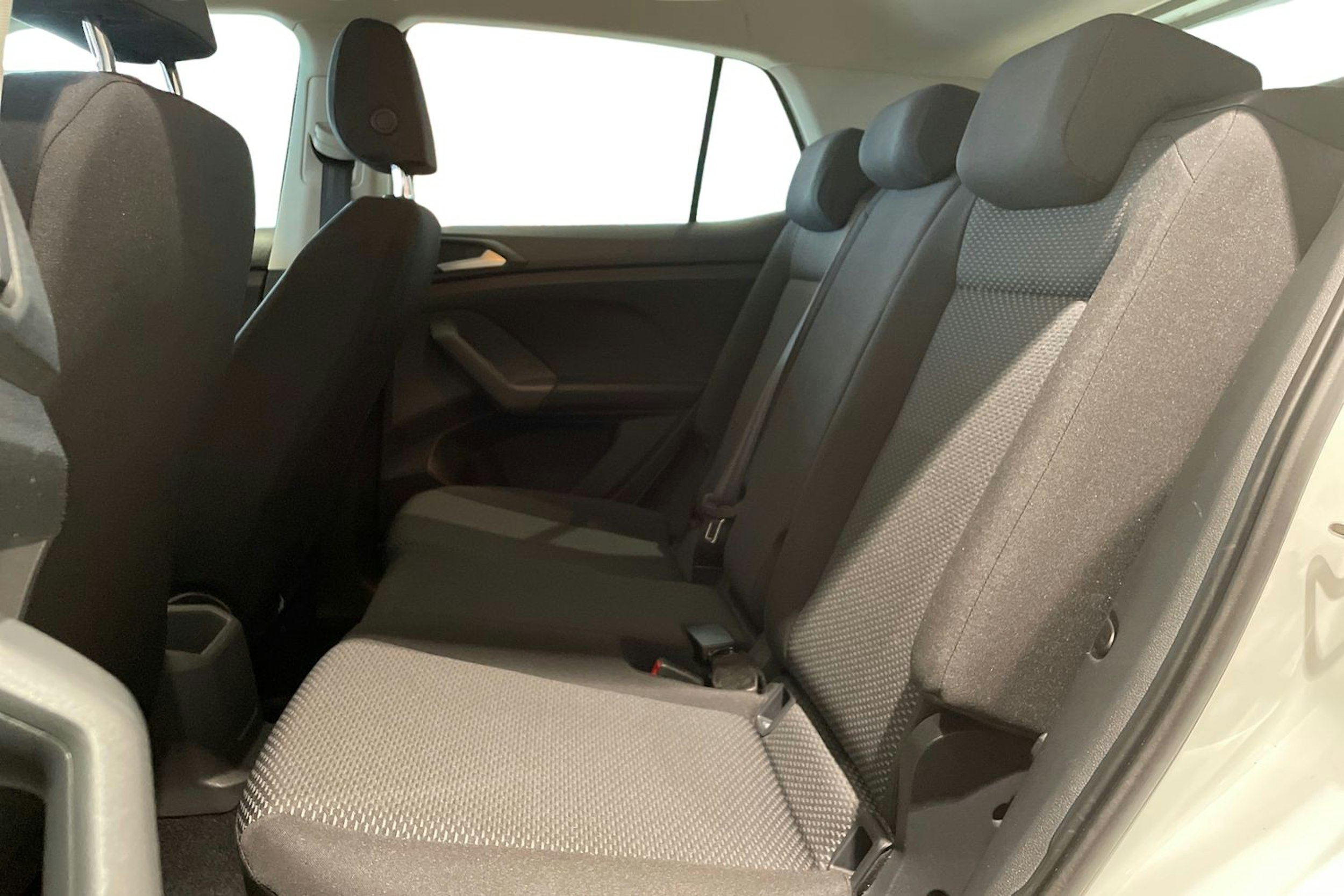 Valkoinen Volkswagen T-Cross 2019 kuva 10.