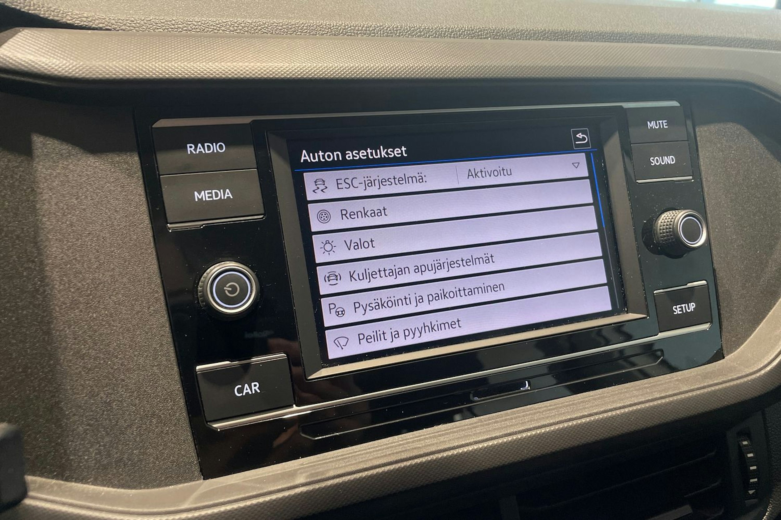Valkoinen Volkswagen T-Cross 2019 kuva 16.