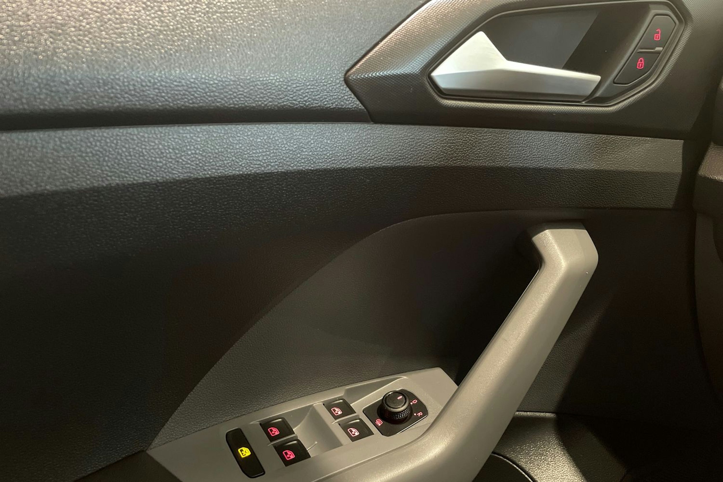 Valkoinen Volkswagen T-Cross 2019 kuva 18.