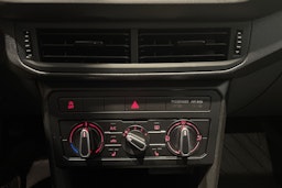 Valkoinen Volkswagen T-Cross 2019 kuva 23.
