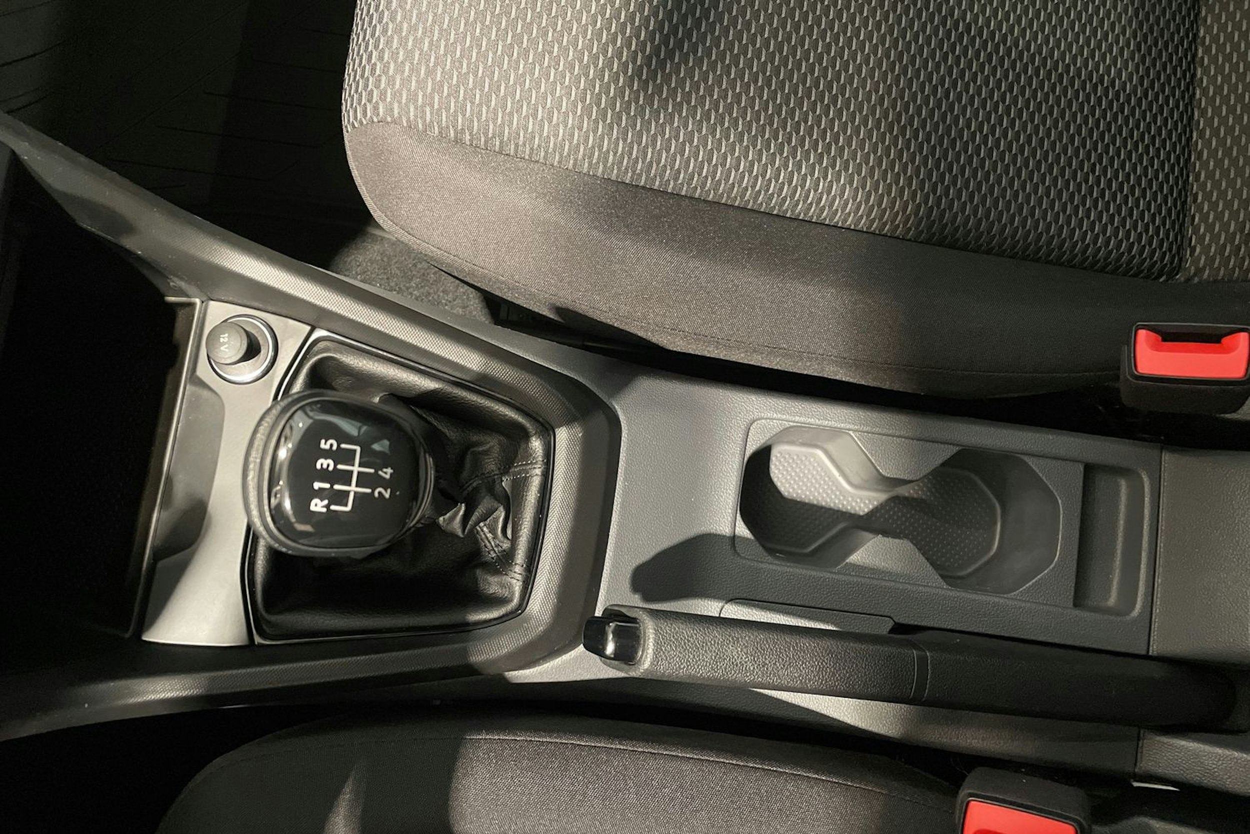 Valkoinen Volkswagen T-Cross 2019 kuva 24.