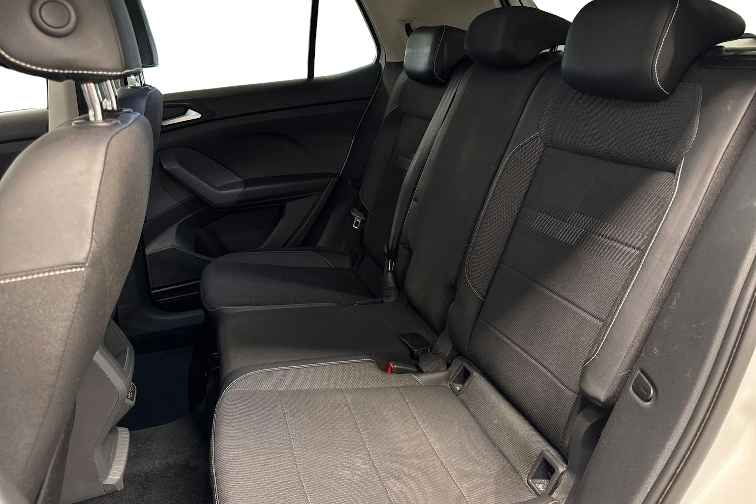 valkoinen Volkswagen T-Cross 2019 kuva 10.