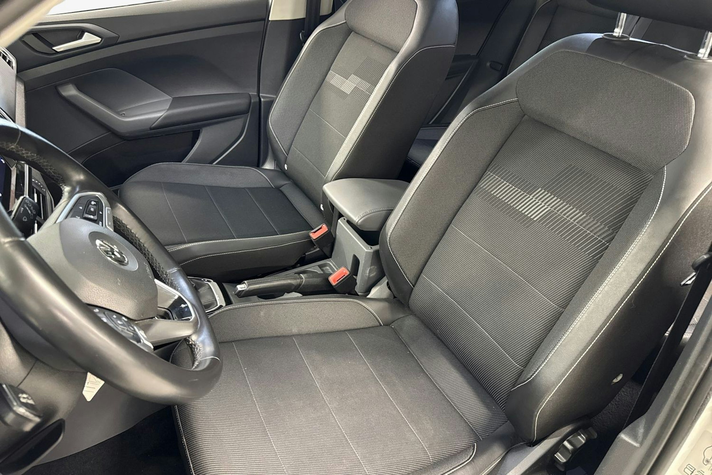 valkoinen Volkswagen T-Cross 2019 kuva 11.