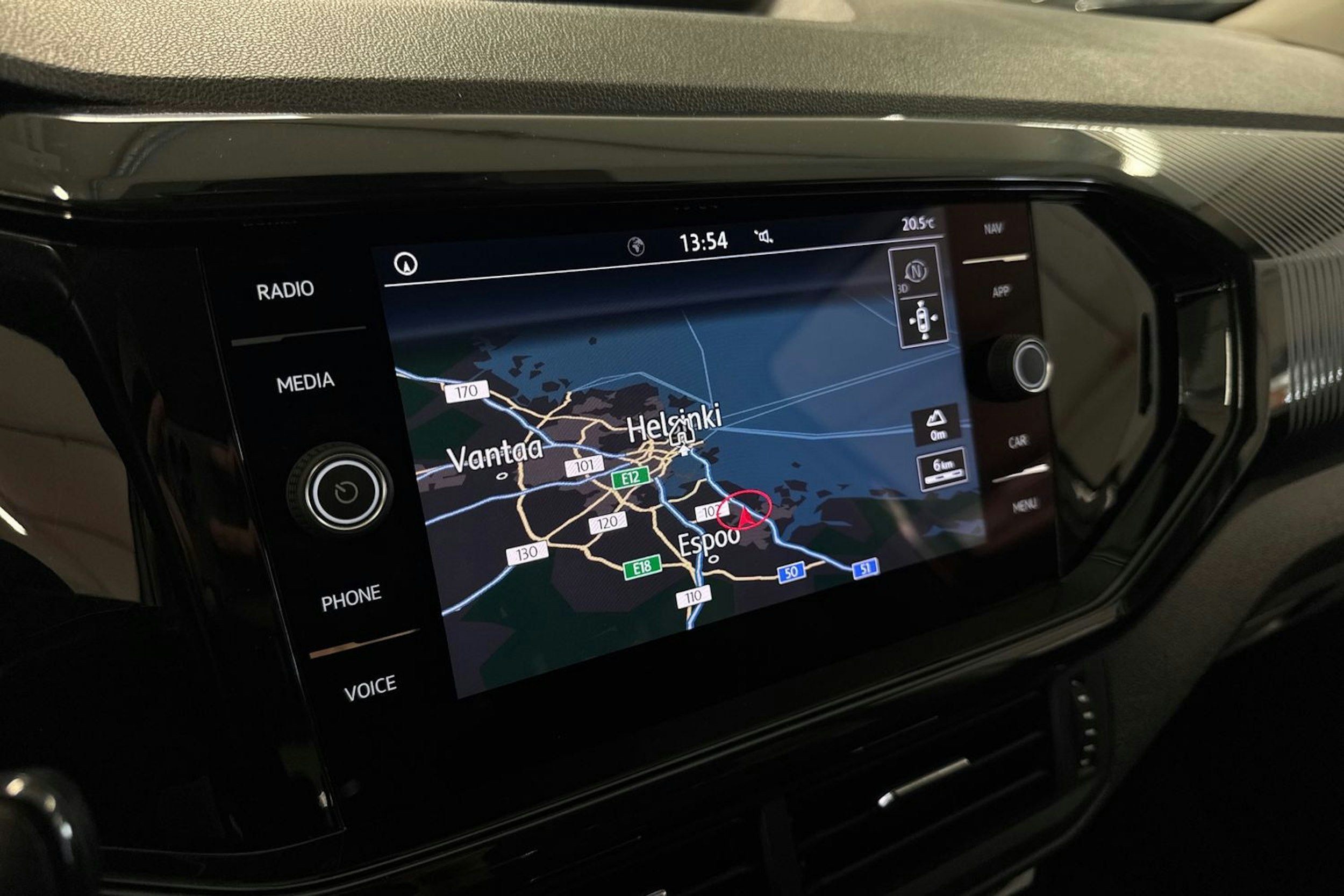 valkoinen Volkswagen T-Cross 2019 kuva 16.