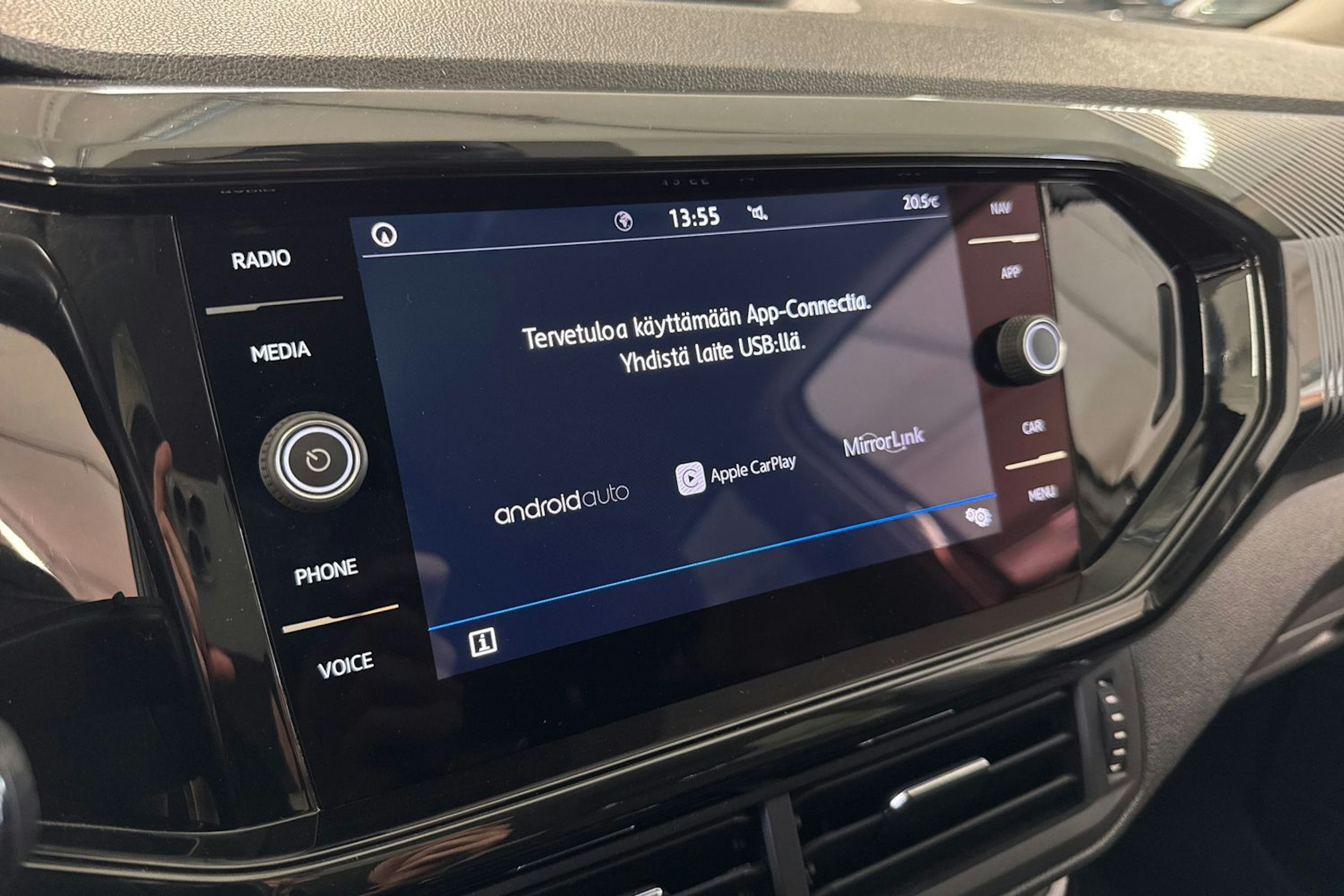 valkoinen Volkswagen T-Cross 2019 kuva 18.