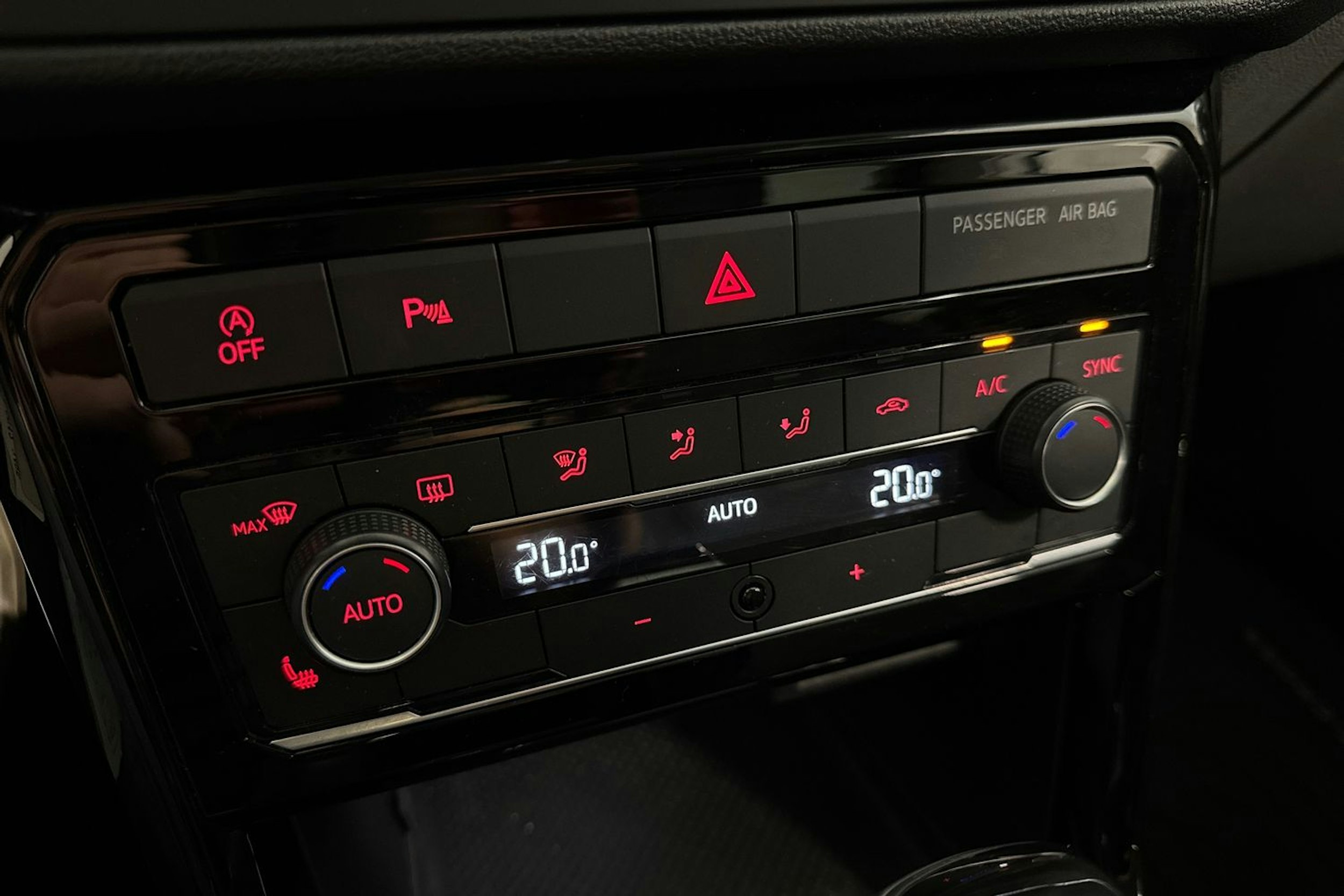 valkoinen Volkswagen T-Cross 2019 kuva 19.