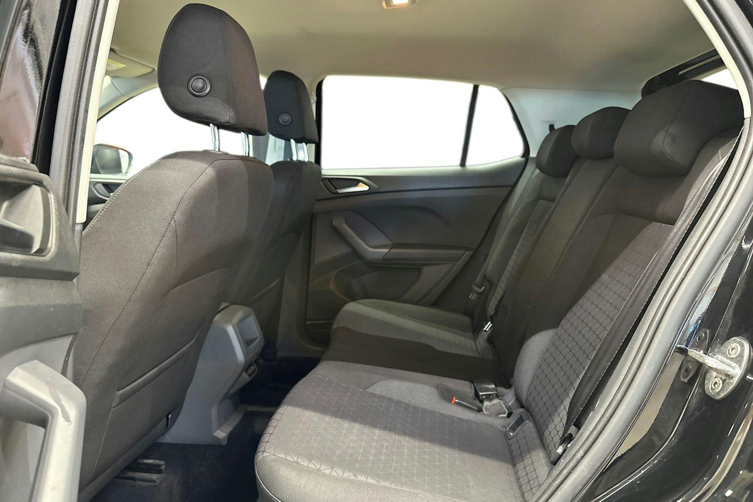 musta Volkswagen T-Cross 2019 kuva 10.