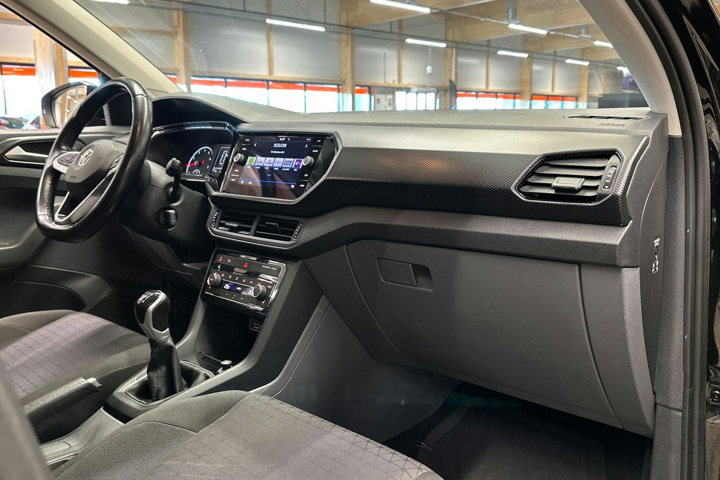 musta Volkswagen T-Cross 2019 kuva 14.