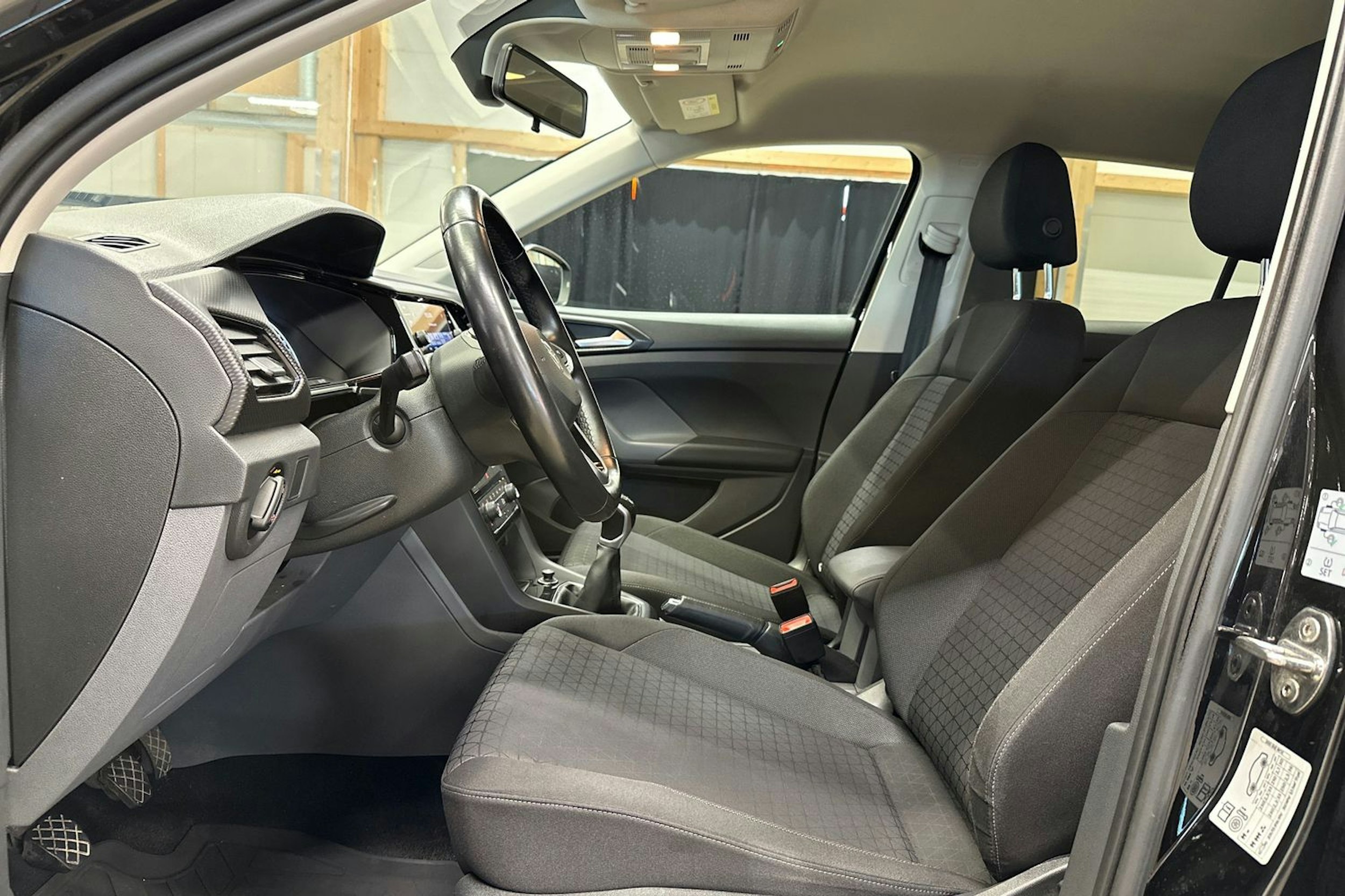 musta Volkswagen T-Cross 2019 kuva 17.