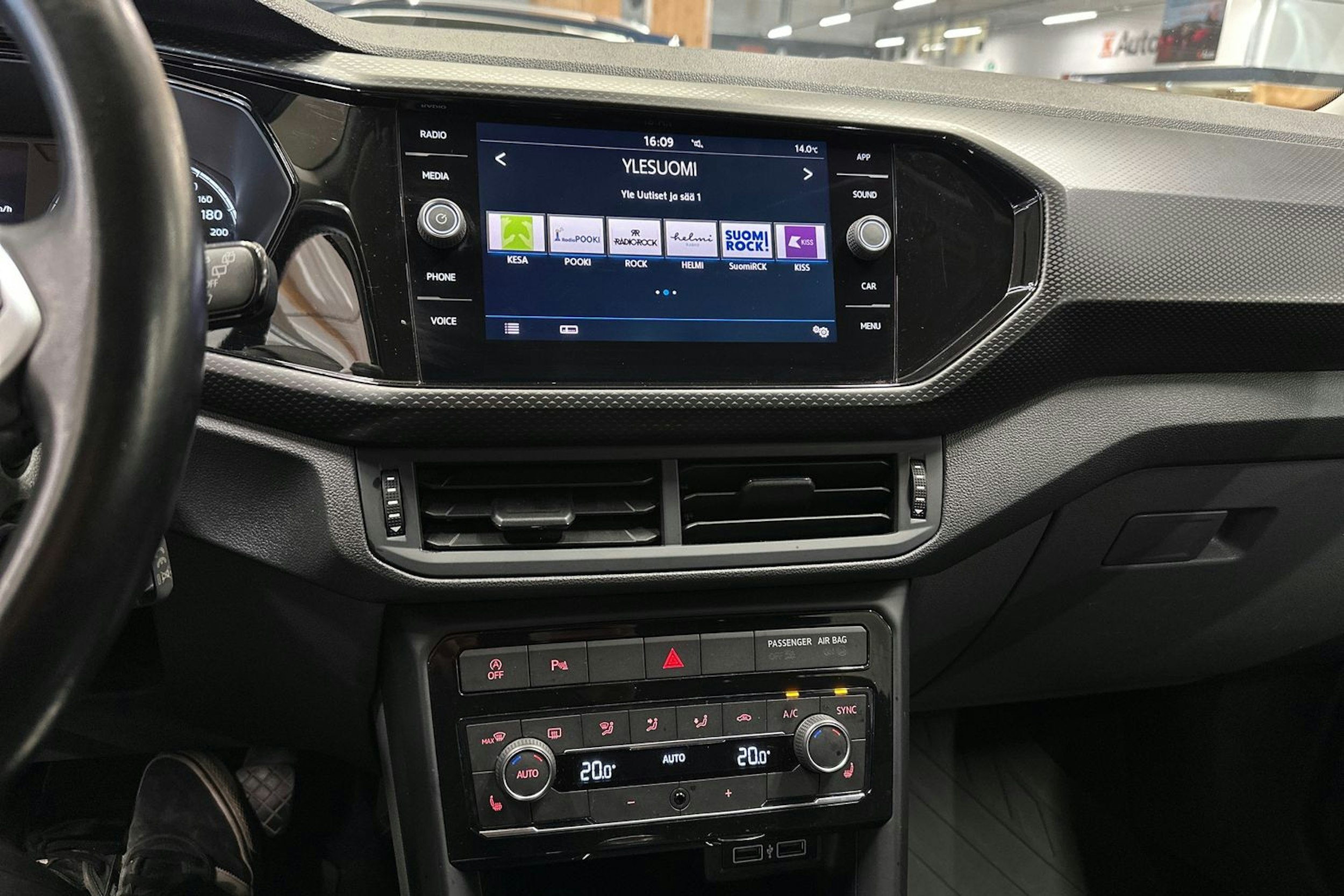 musta Volkswagen T-Cross 2019 kuva 21.