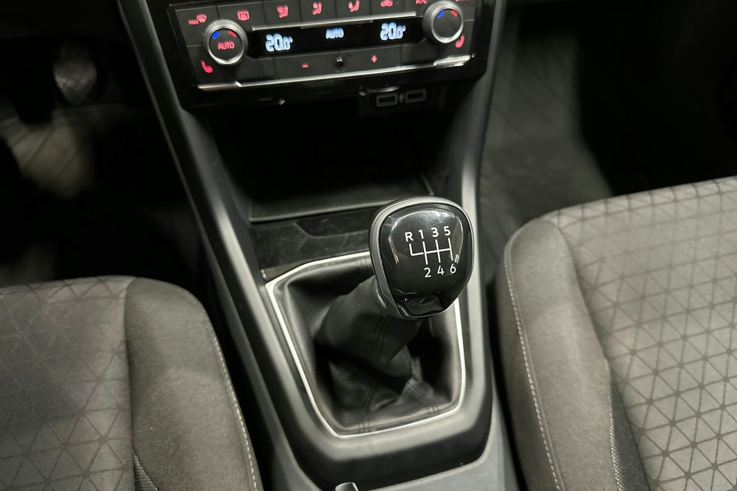 musta Volkswagen T-Cross 2019 kuva 22.