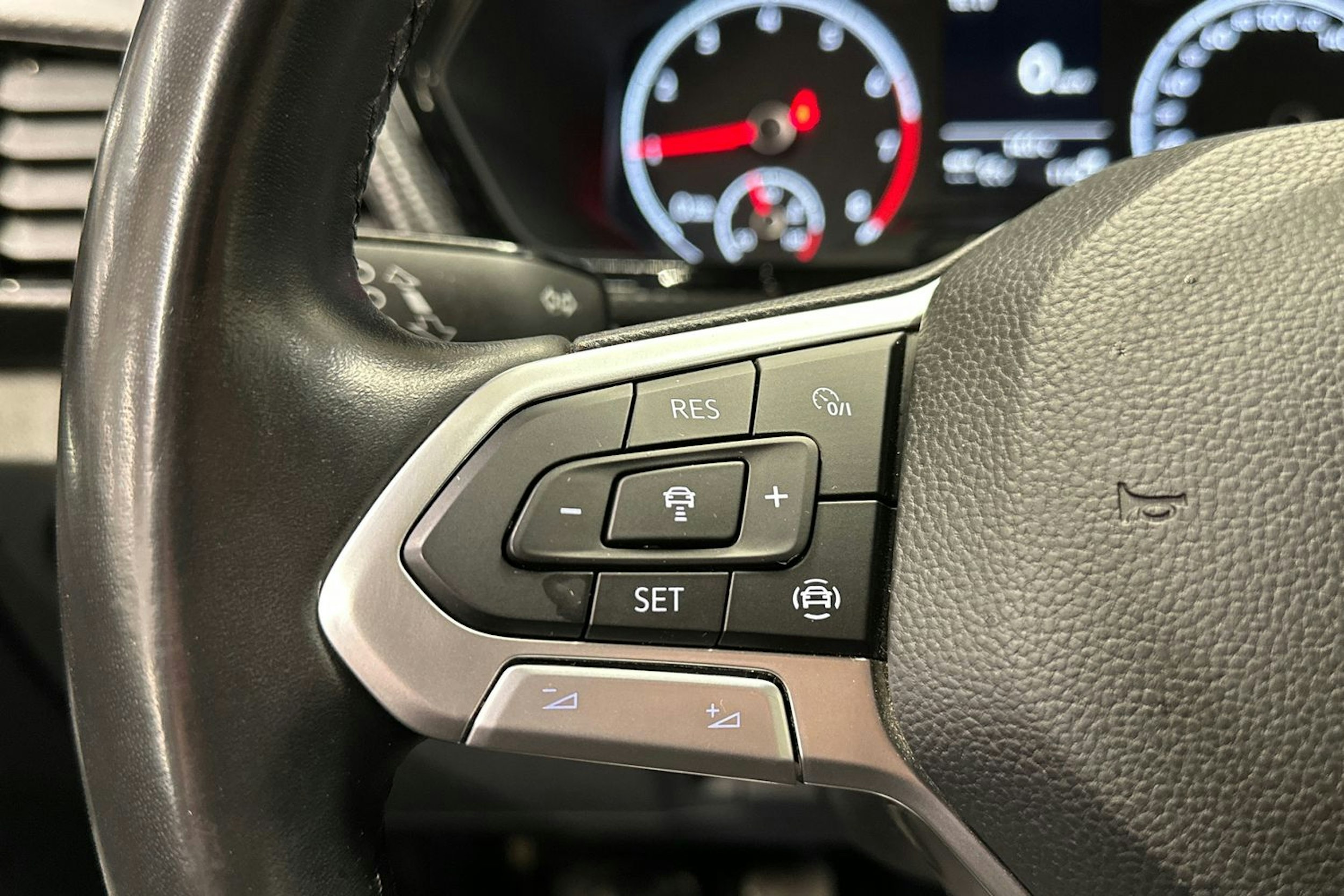 musta Volkswagen T-Cross 2019 kuva 24.