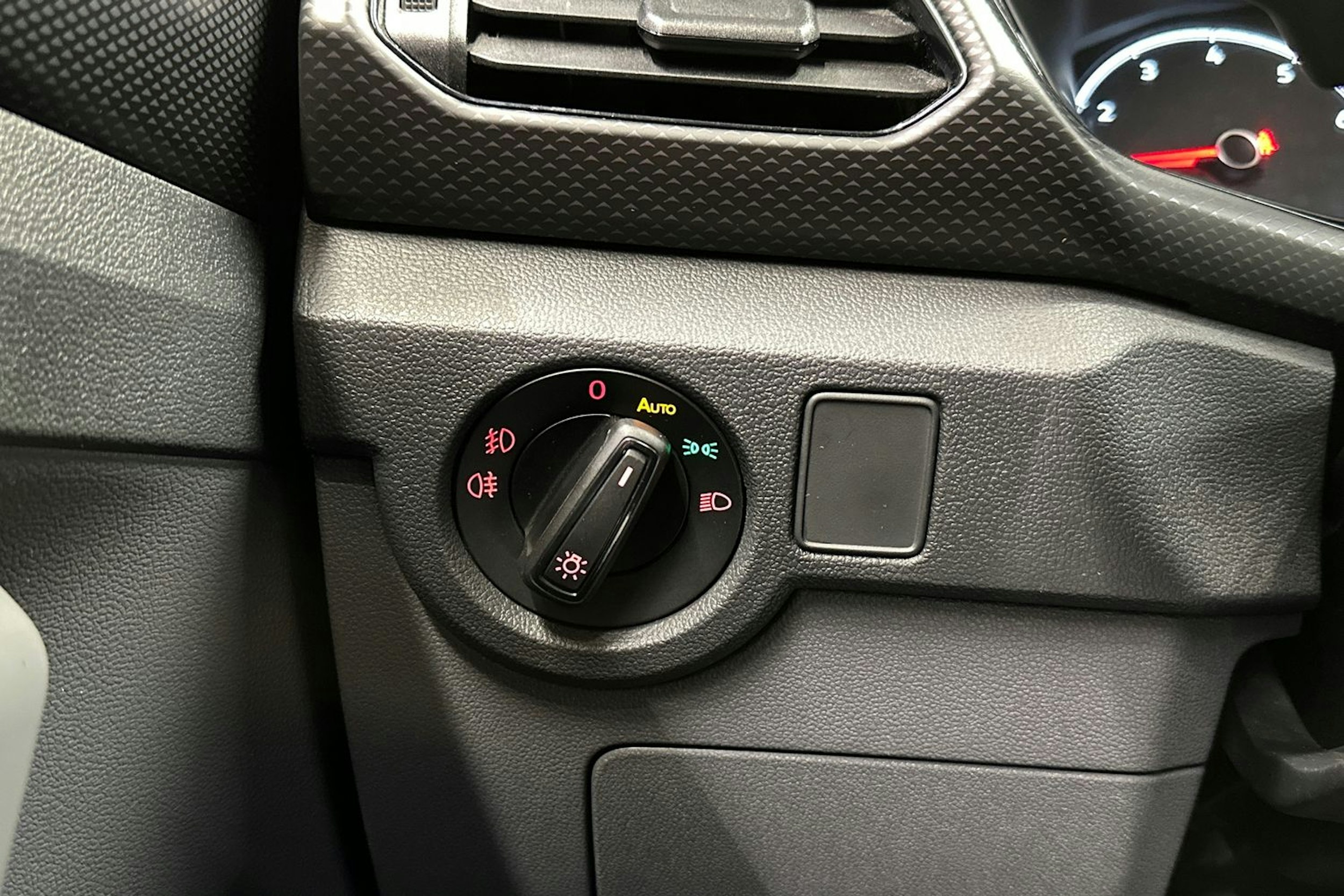 musta Volkswagen T-Cross 2019 kuva 26.