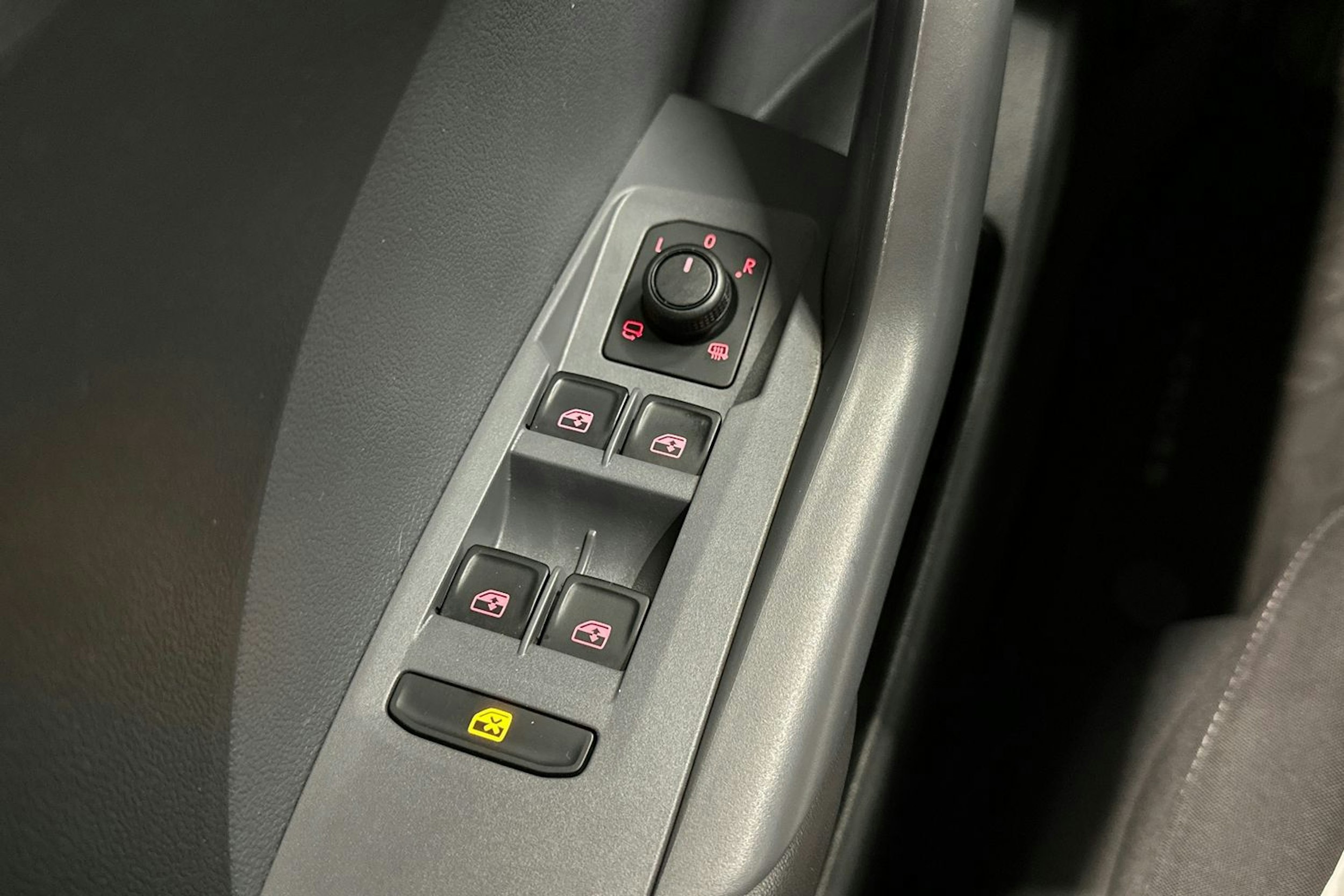 musta Volkswagen T-Cross 2019 kuva 27.