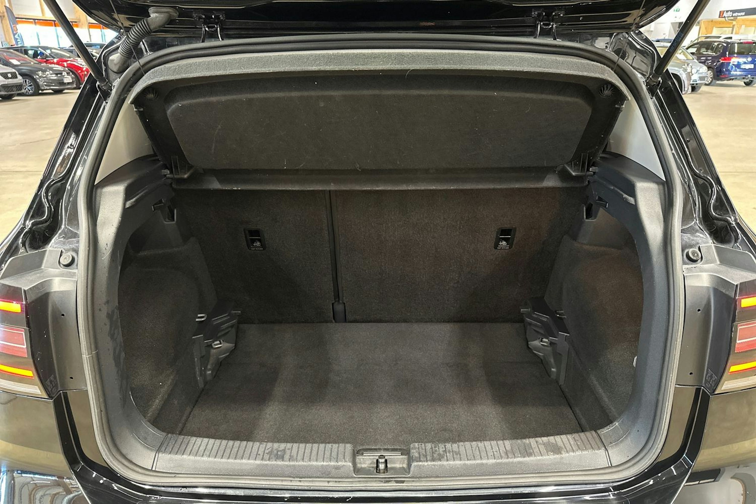 musta Volkswagen T-Cross 2019 kuva 28.