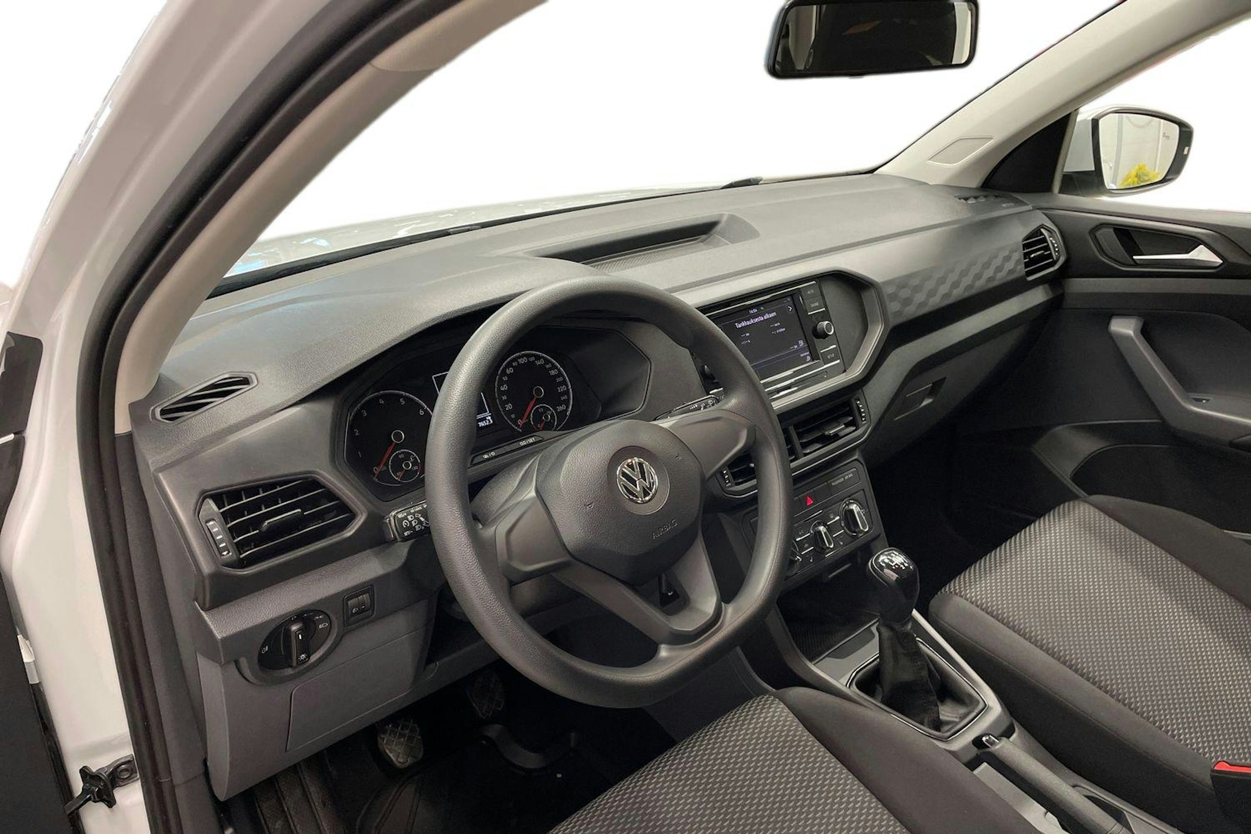 Valkoinen Volkswagen T-Cross 2019 kuva 7.