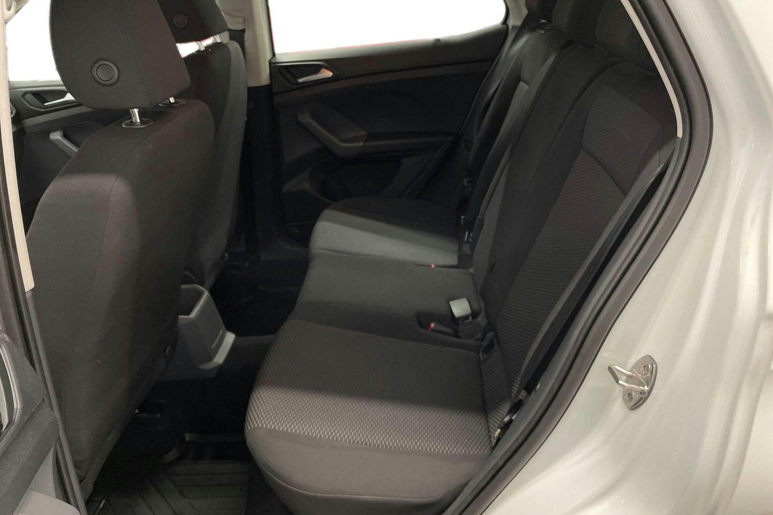 Valkoinen Volkswagen T-Cross 2019 kuva 10.