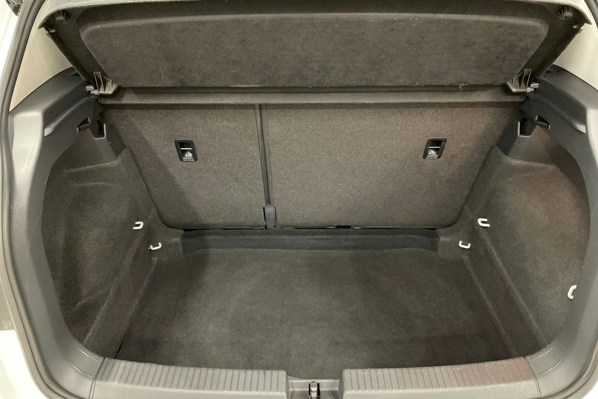 Valkoinen Volkswagen T-Cross 2019 kuva 19.