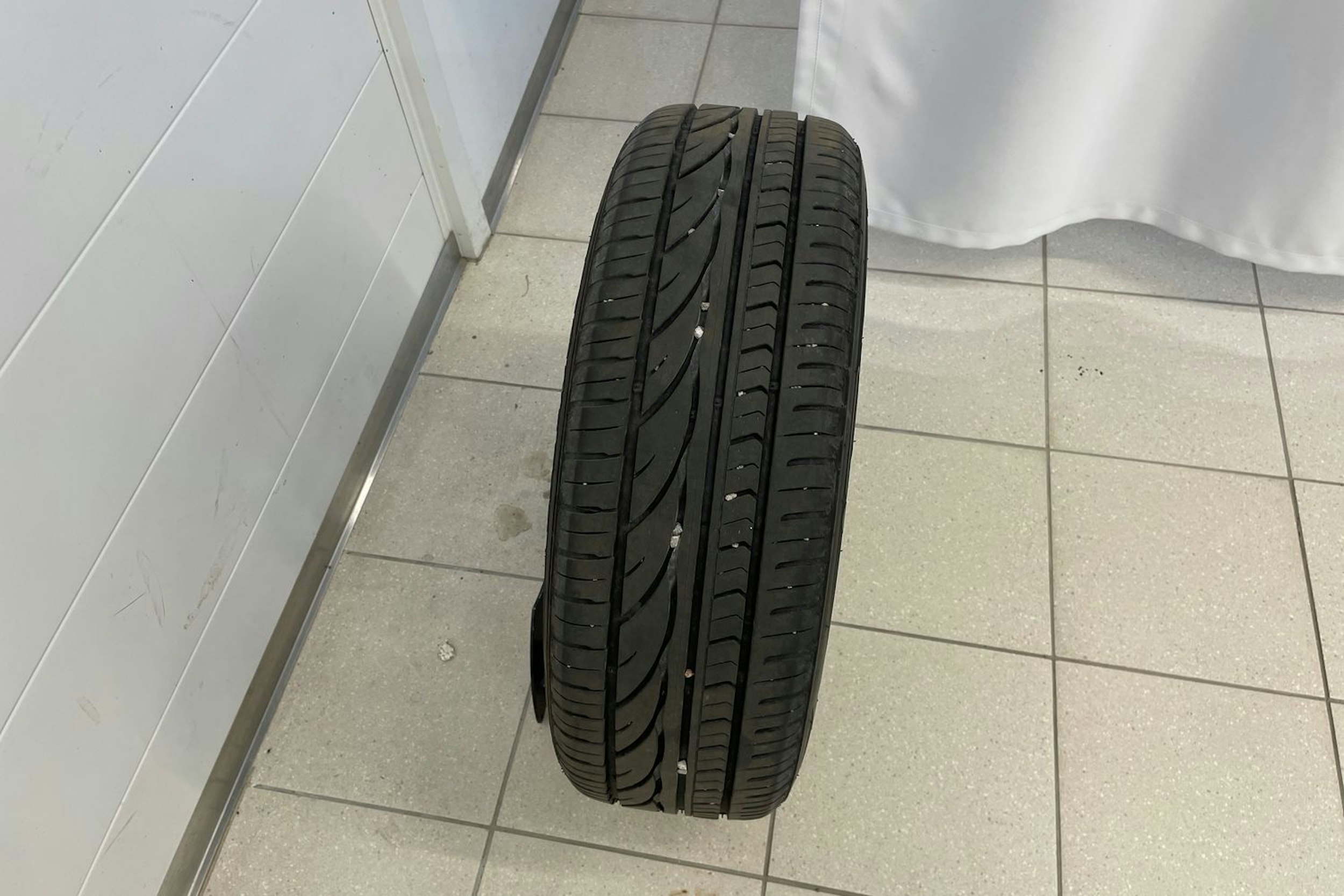 Valkoinen Volkswagen T-Cross 2019 kuva 22.