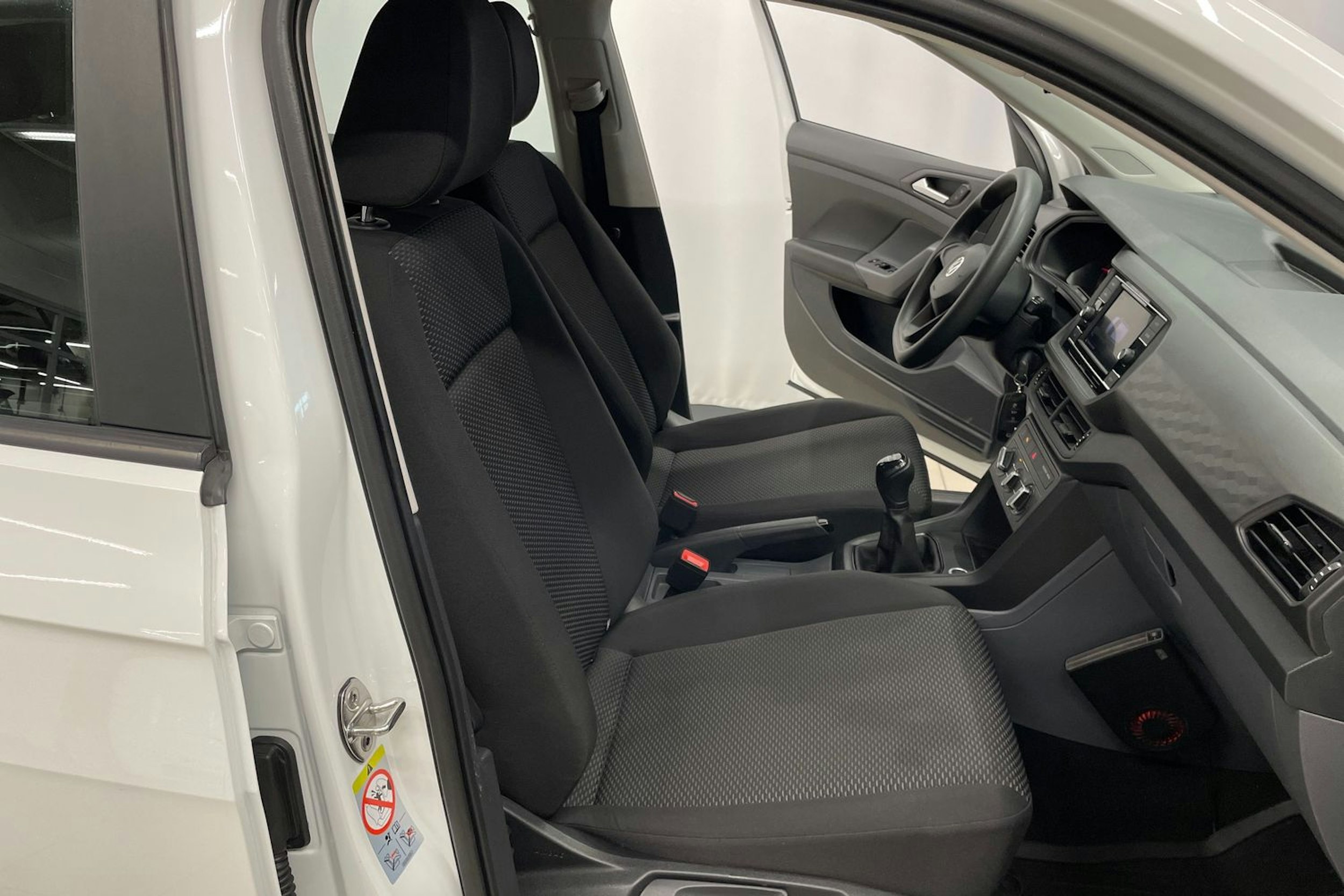 Valkoinen Volkswagen T-Cross 2019 kuva 25.