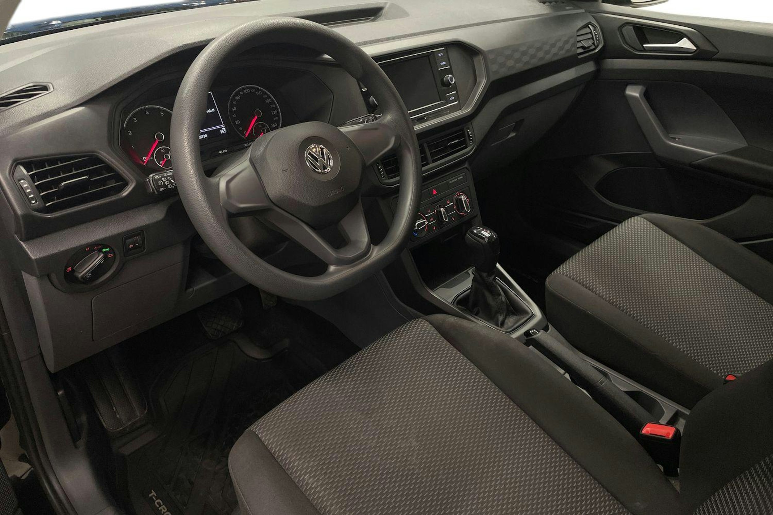 Musta Volkswagen T-Cross 2019 kuva 7.