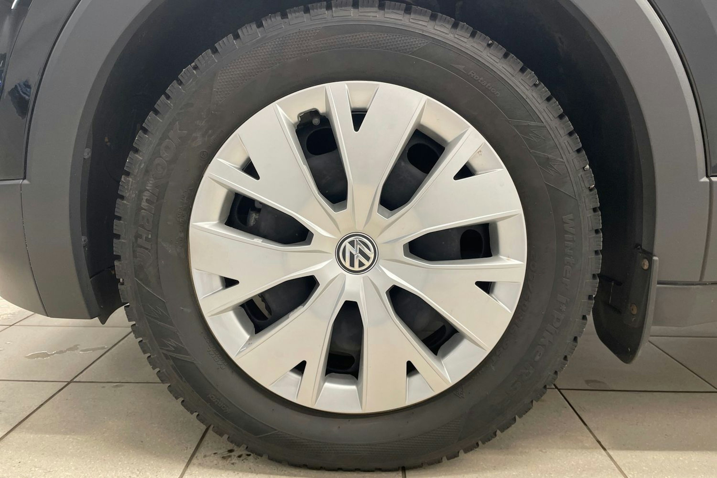 Musta Volkswagen T-Cross 2019 kuva 11.