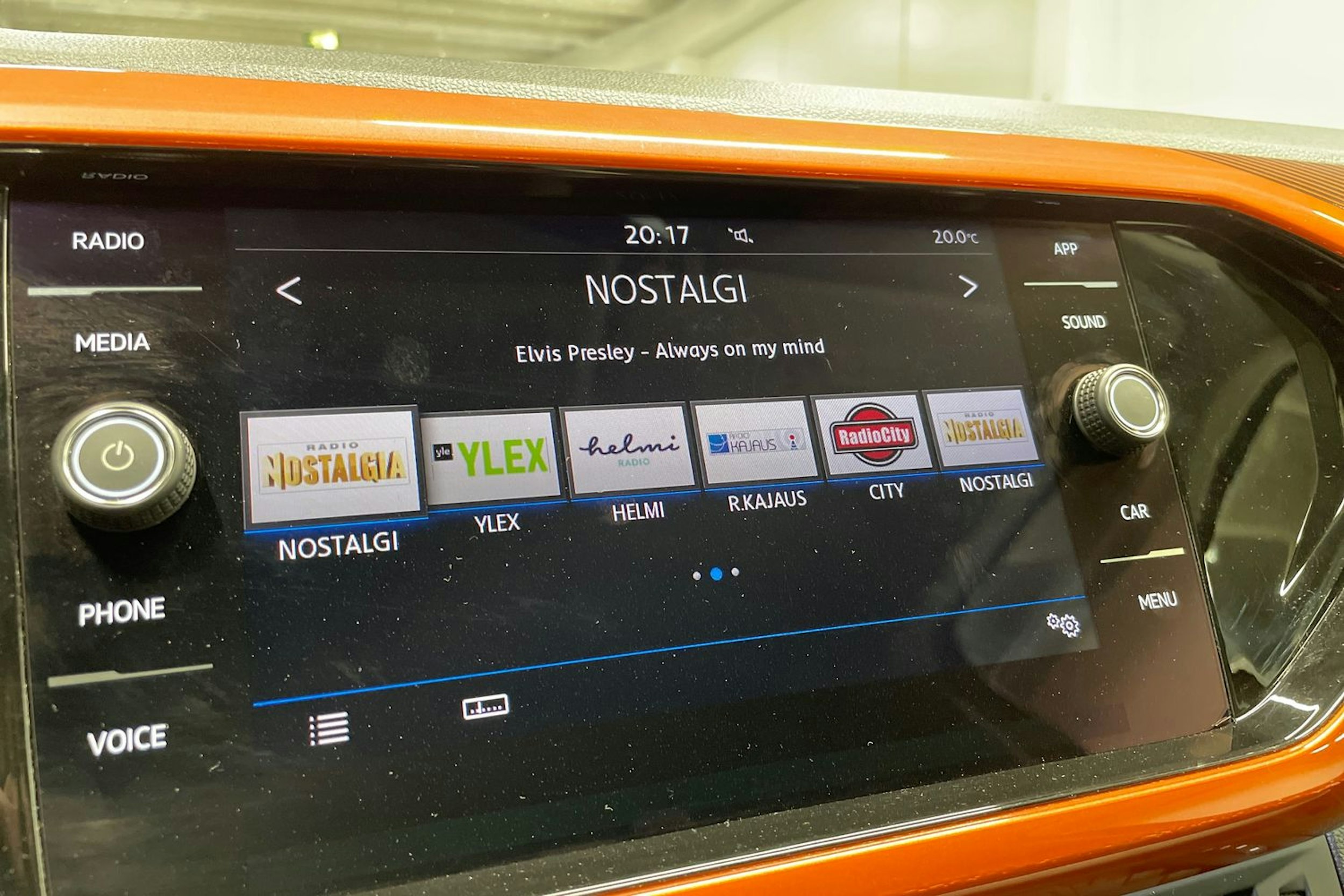 oranssi Volkswagen T-Cross 2019 kuva 14.