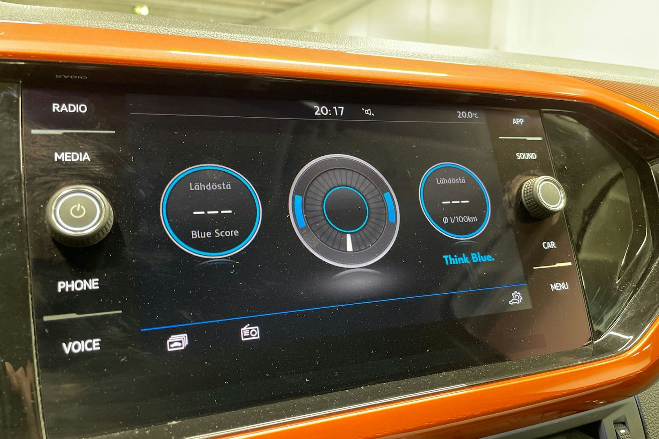 oranssi Volkswagen T-Cross 2019 kuva 15.