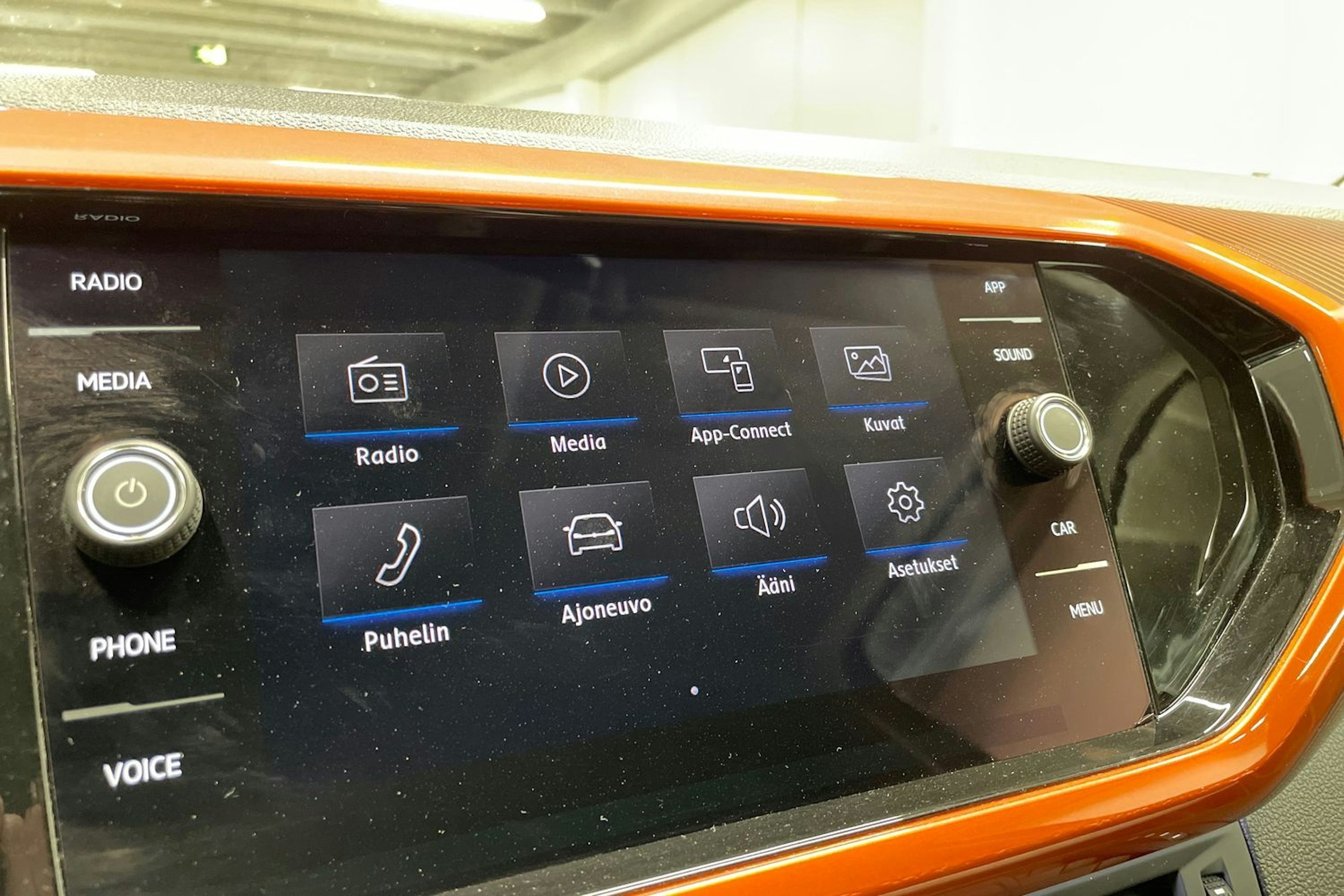 oranssi Volkswagen T-Cross 2019 kuva 17.