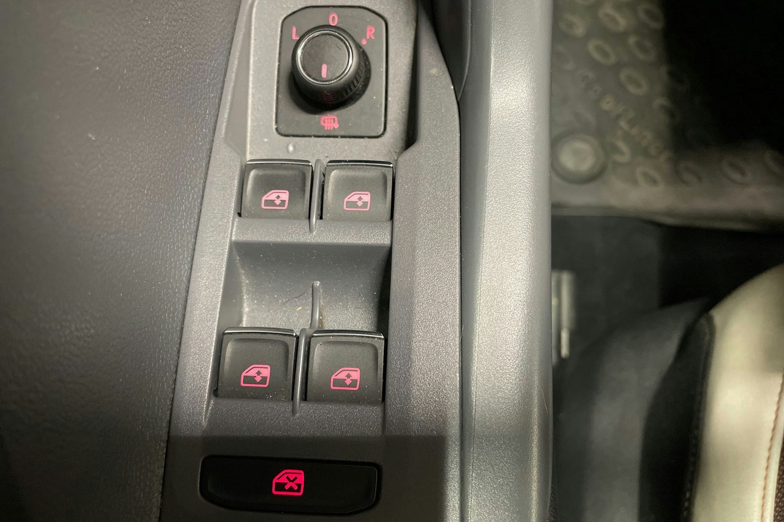 oranssi Volkswagen T-Cross 2019 kuva 23.