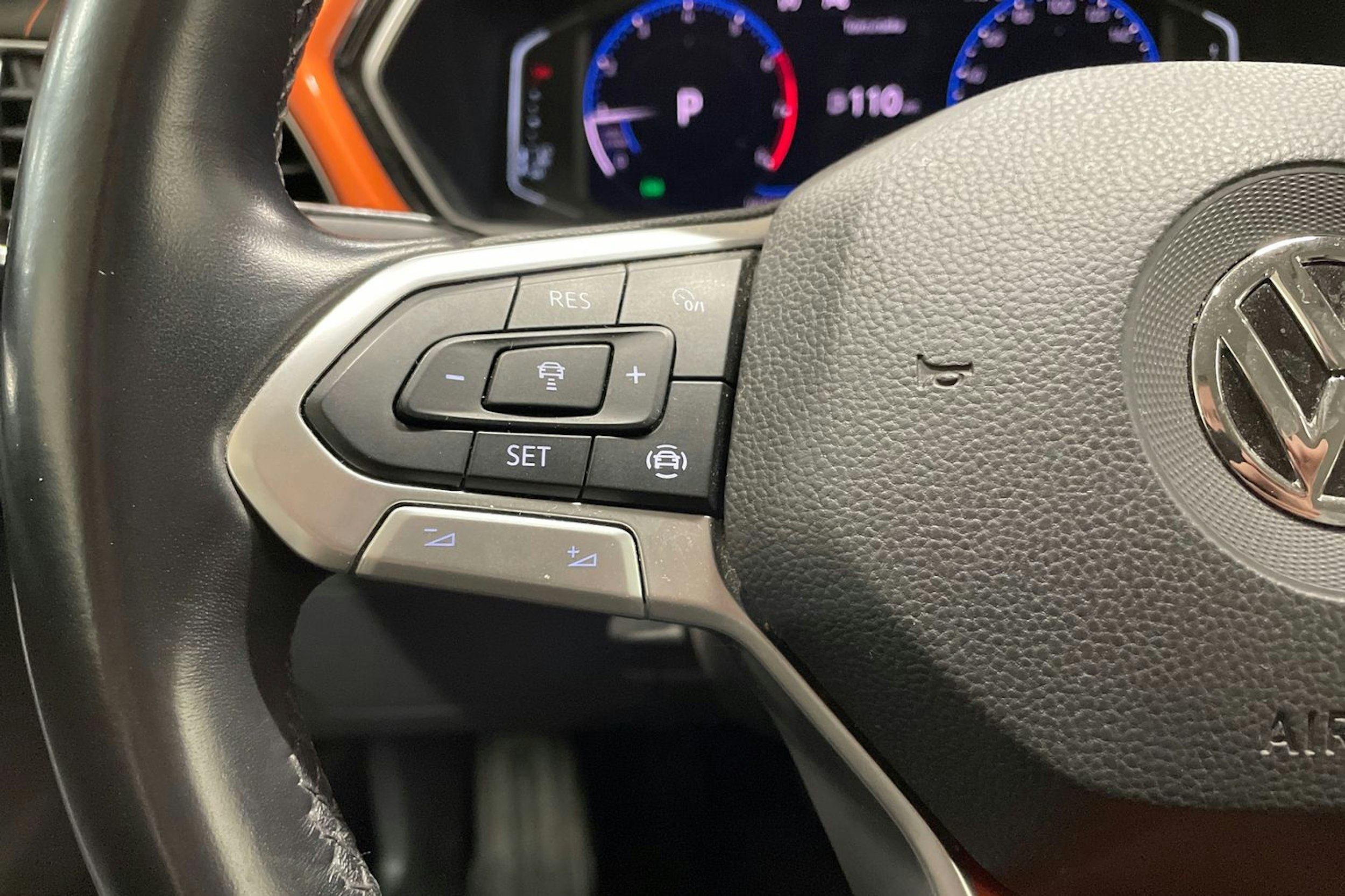 oranssi Volkswagen T-Cross 2019 kuva 24.