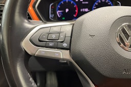 oranssi Volkswagen T-Cross 2019 kuva 24.