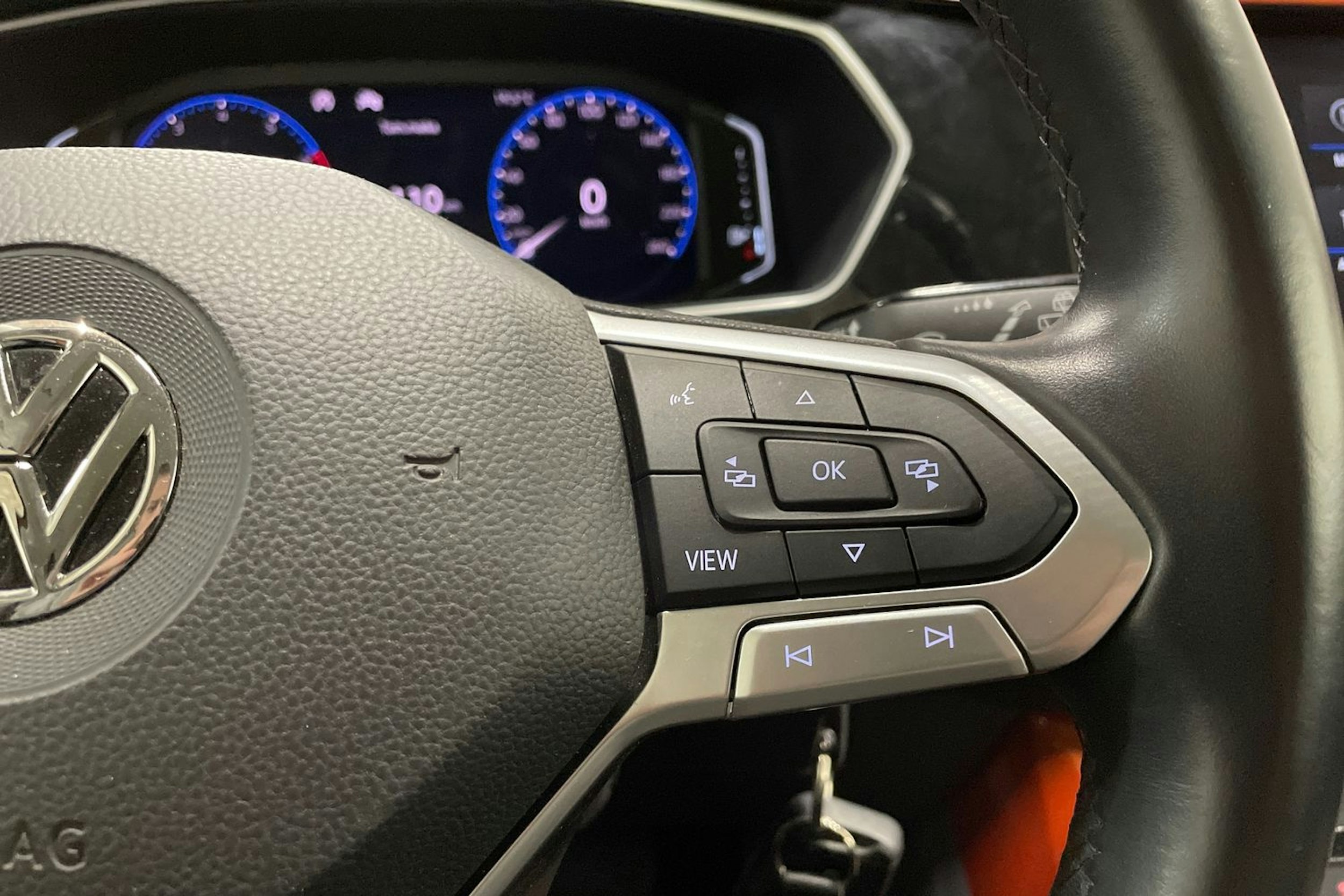 oranssi Volkswagen T-Cross 2019 kuva 25.