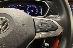 oranssi Volkswagen T-Cross 2019 kuva 25.