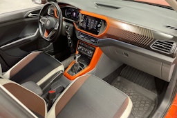 oranssi Volkswagen T-Cross 2019 kuva 27.