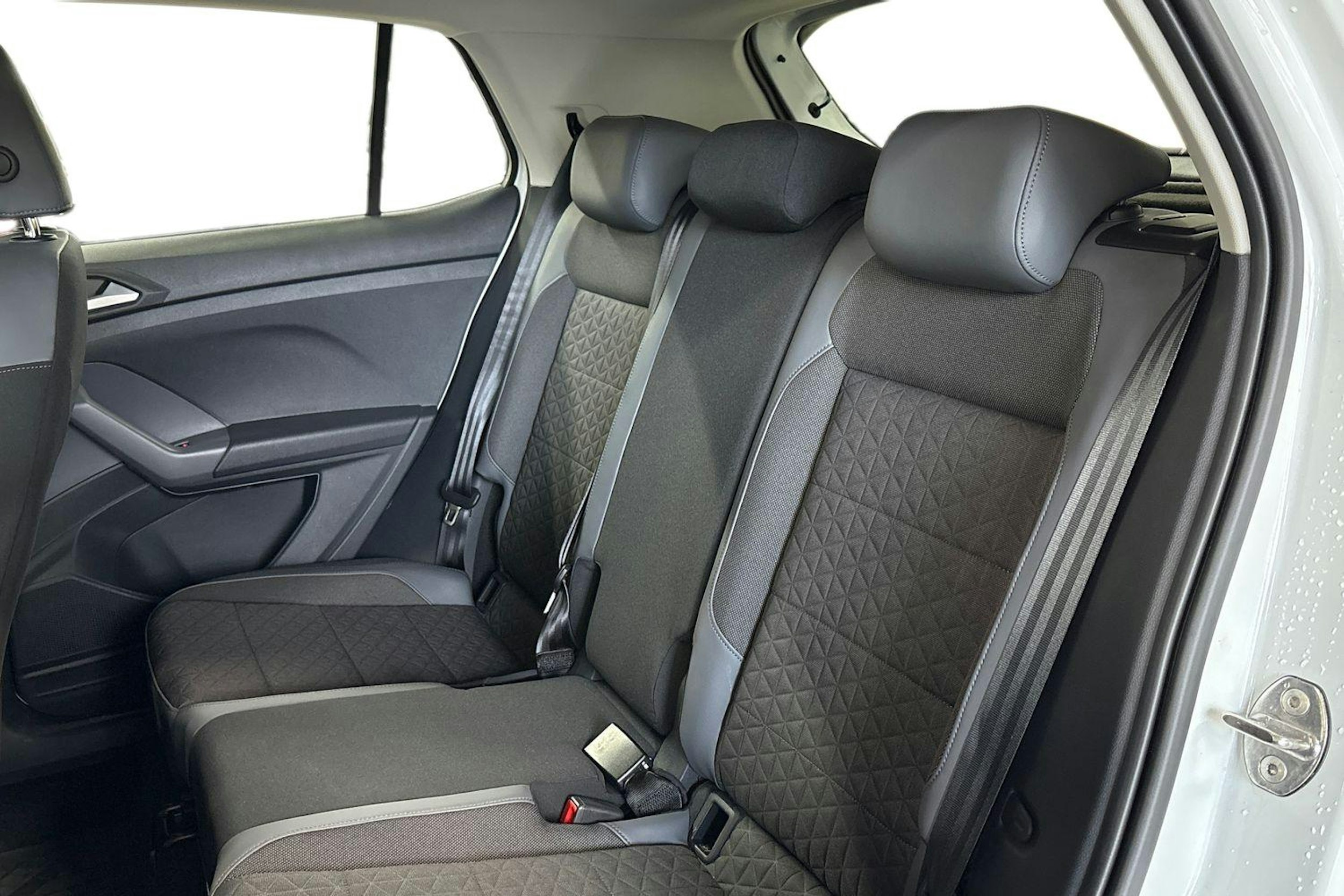 Valkoinen Volkswagen T-Cross 2020 kuva 9.