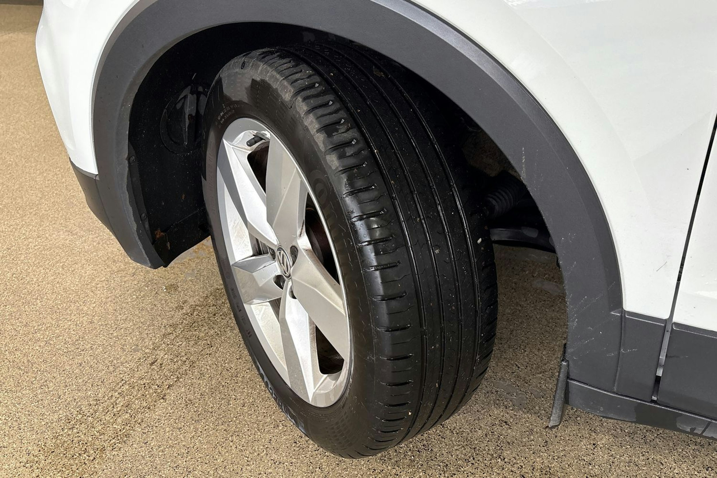 Valkoinen Volkswagen T-Cross 2020 kuva 13.