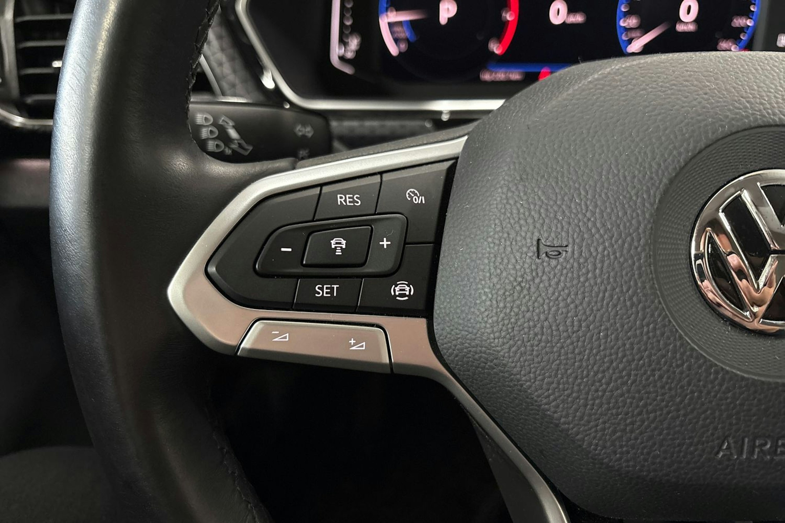 Valkoinen Volkswagen T-Cross 2020 kuva 16.