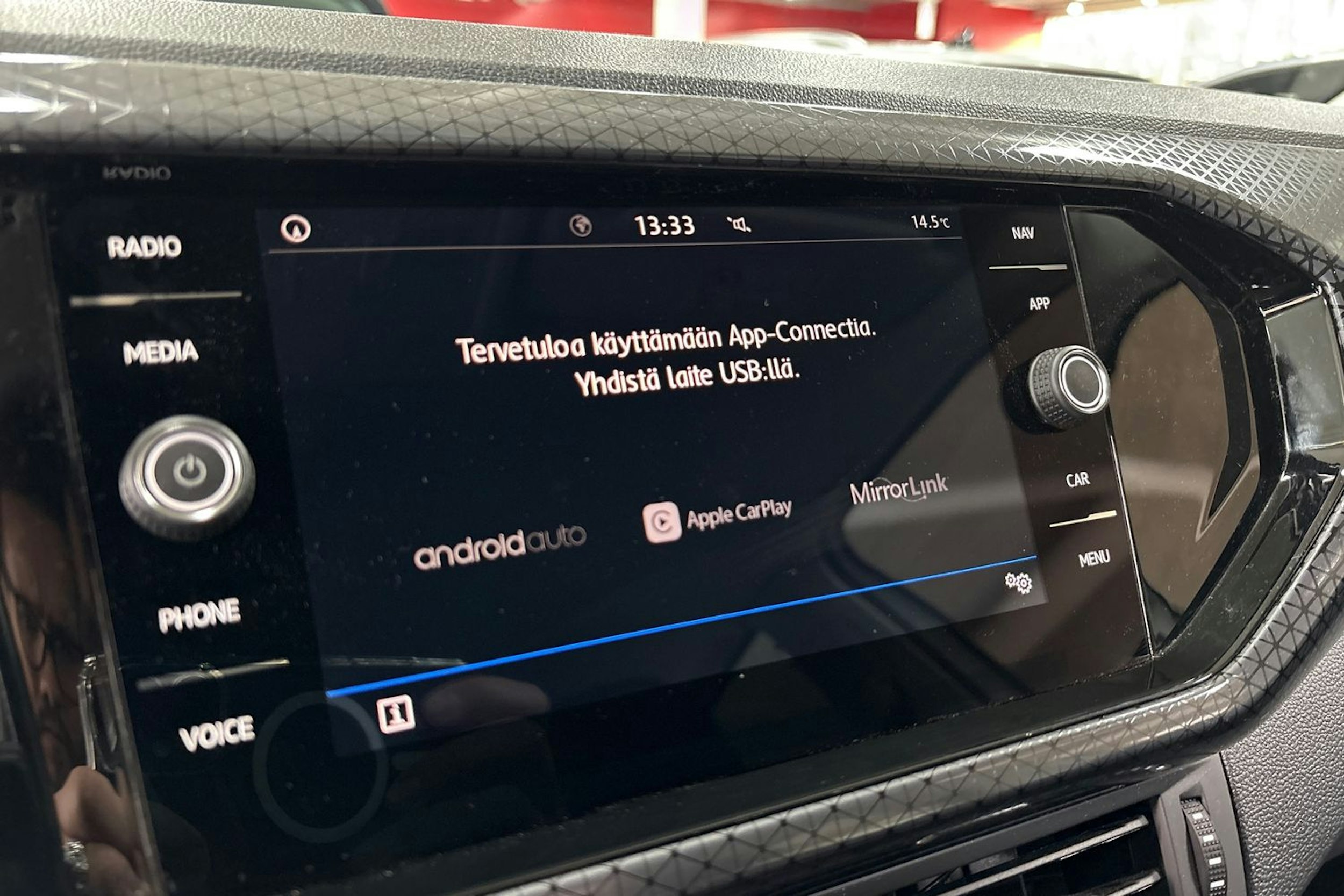 Valkoinen Volkswagen T-Cross 2020 kuva 18.