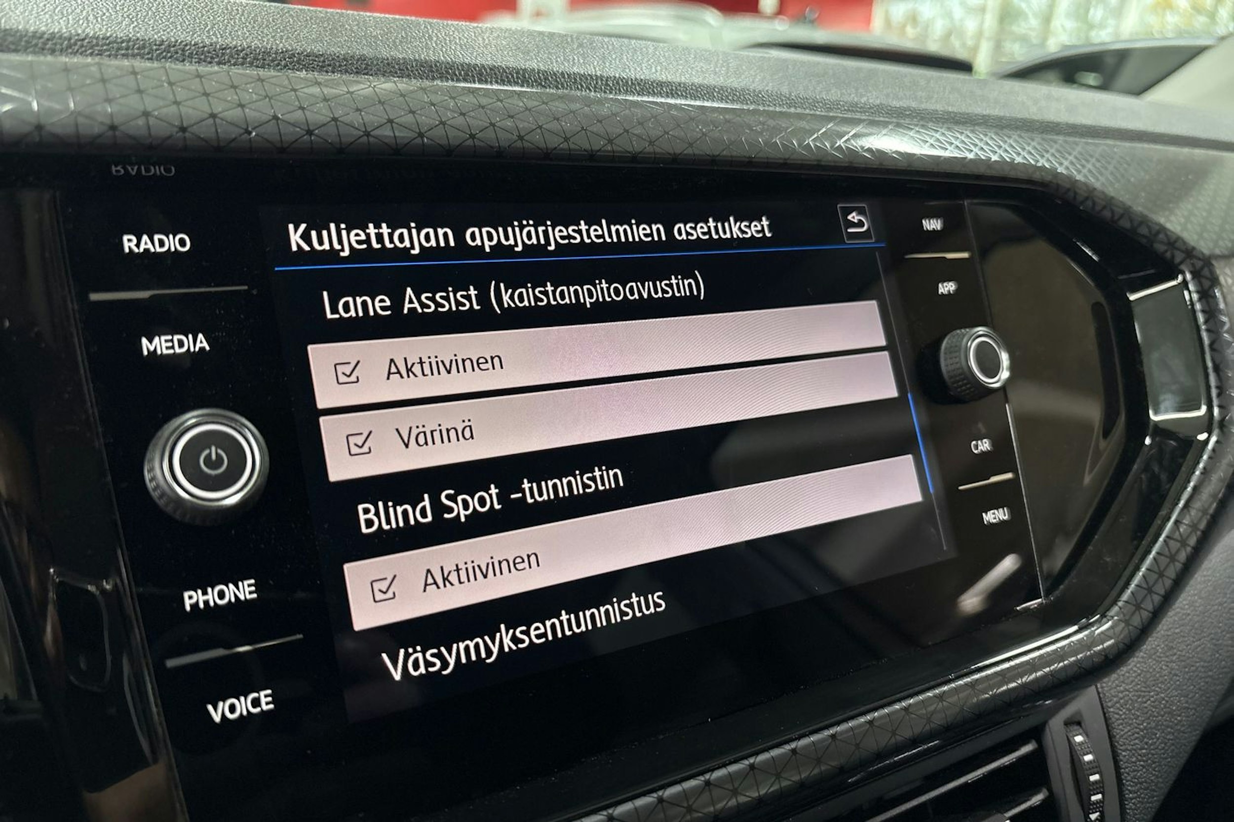 Valkoinen Volkswagen T-Cross 2020 kuva 22.