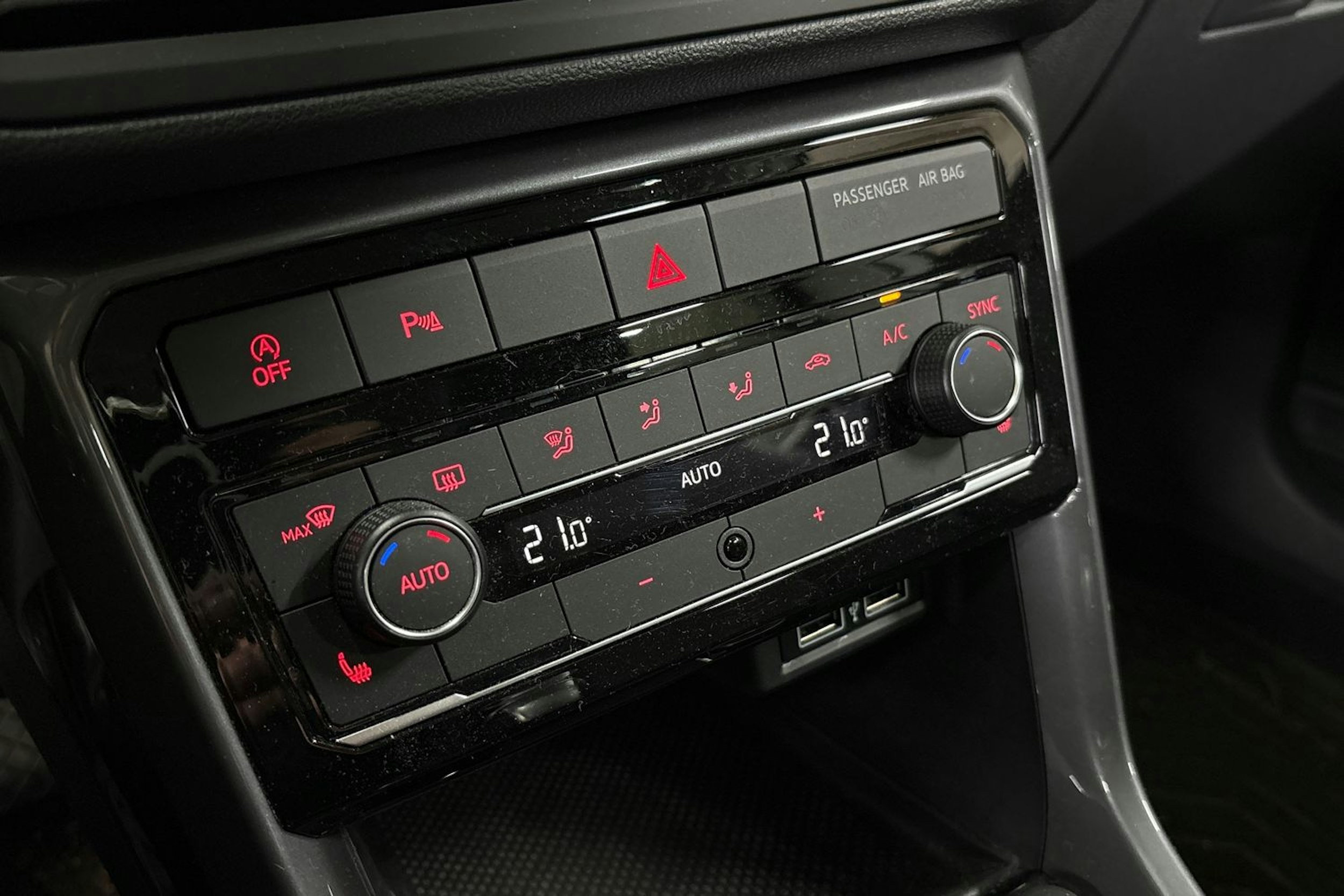 Valkoinen Volkswagen T-Cross 2020 kuva 23.